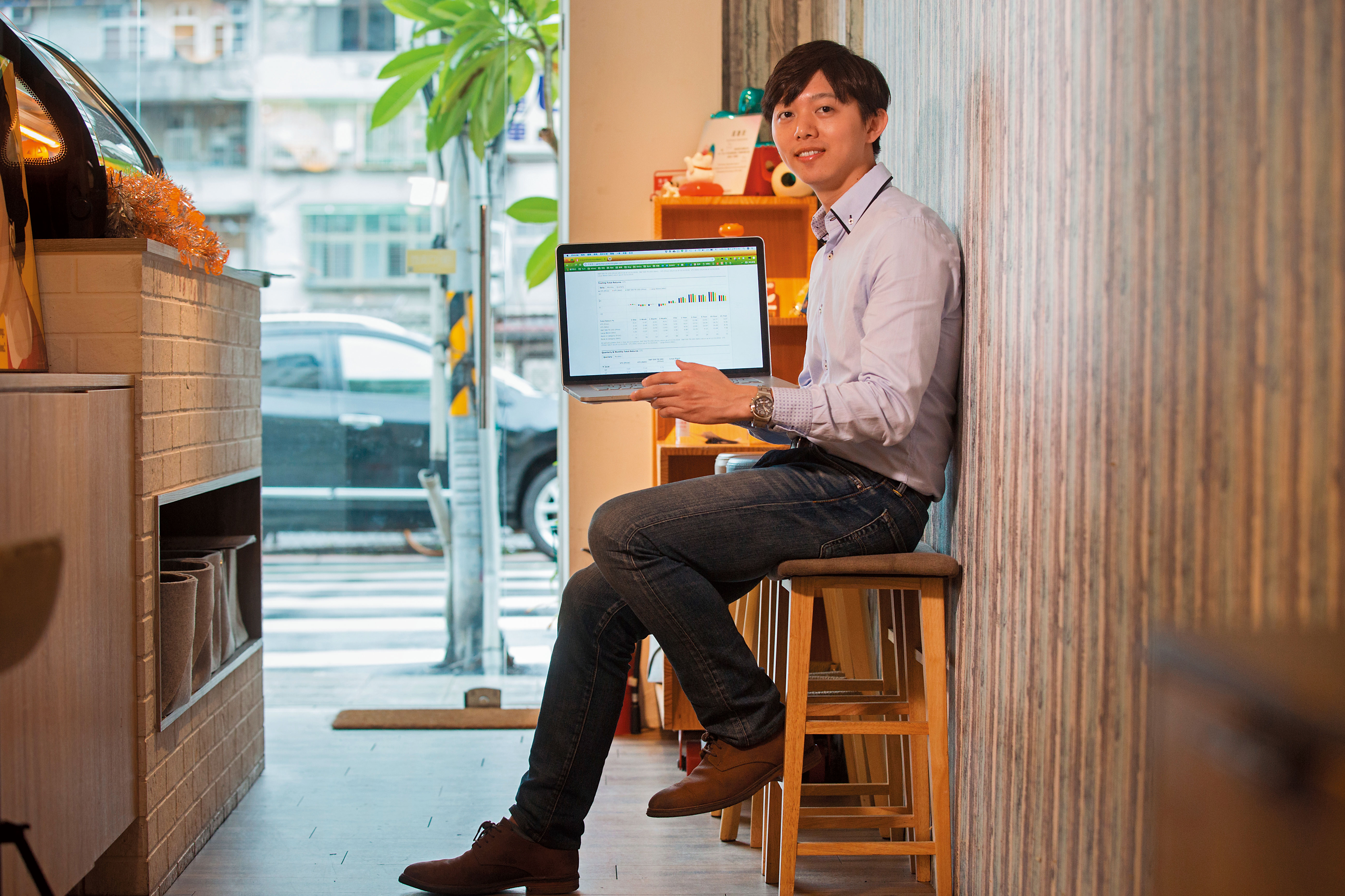 30歲的工程師張皓傑，靠睡美人概念股加上台灣50、美股ETF，年賺15％報酬率。