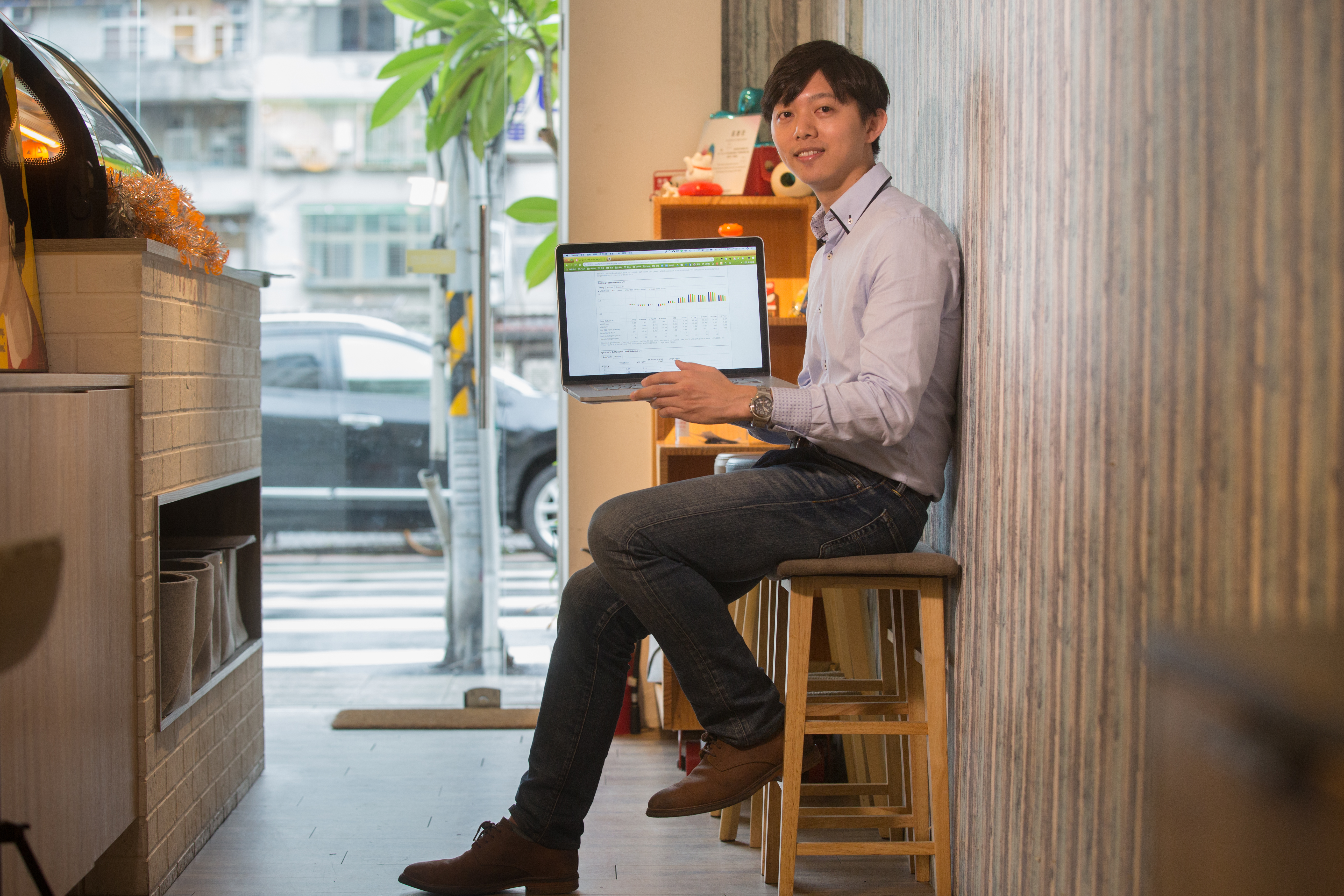 30歲的工程師張皓傑，靠睡美人概念股加上台灣50、美股ETF，年賺15%。