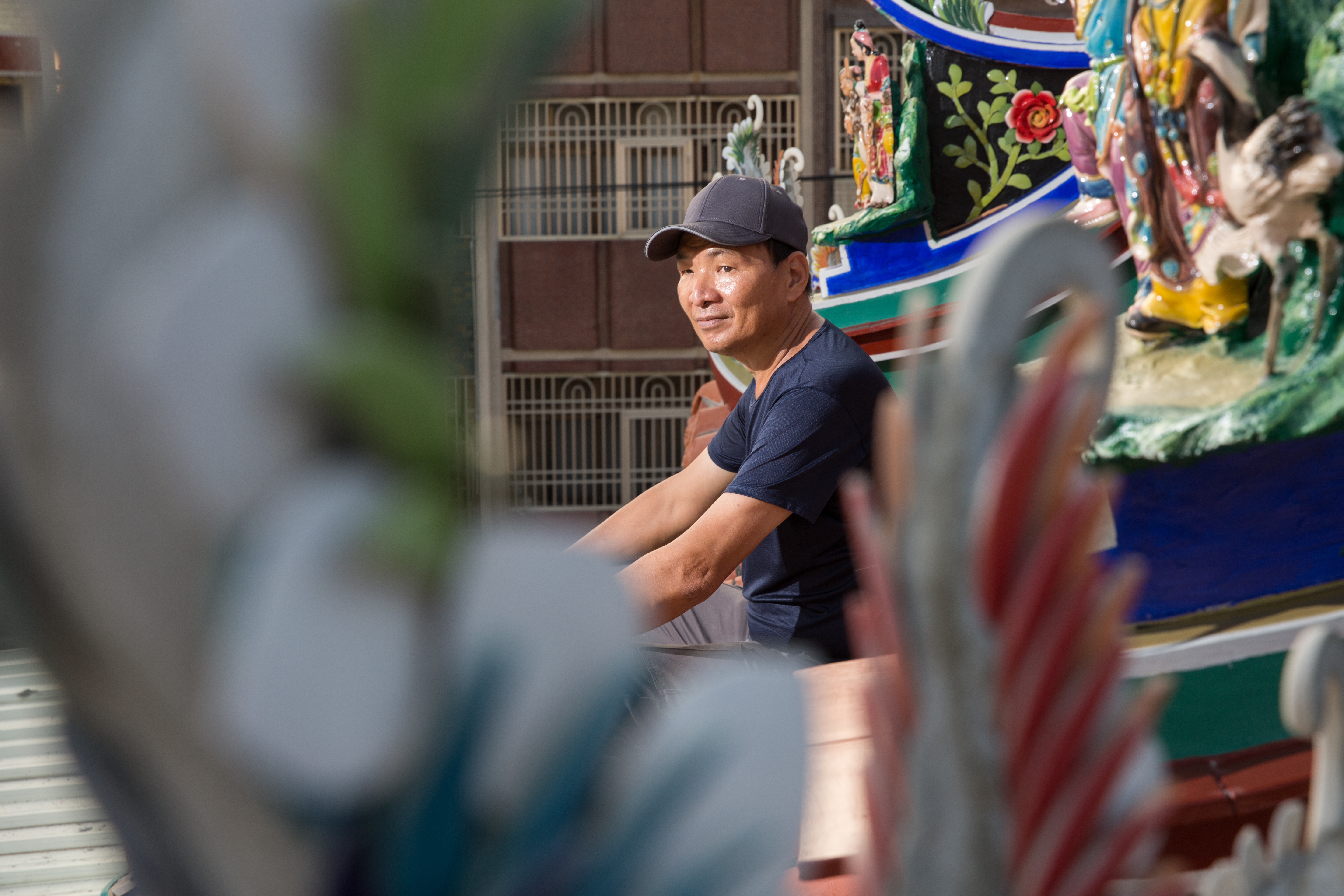 葉明吉在父親逼迫下，接班即上第一線，他也因此迅速成長。