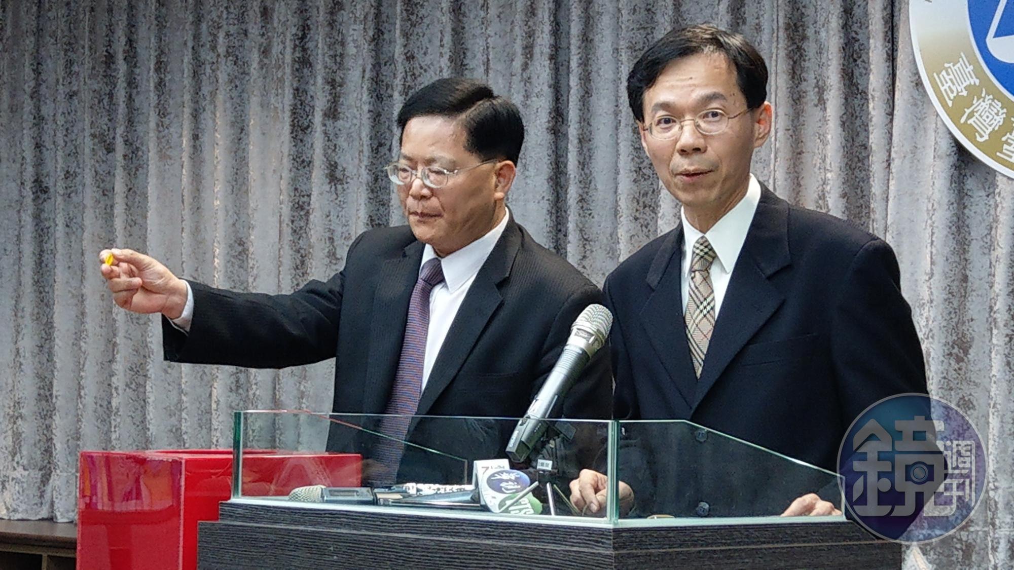 丁守中驗票不僅未逆轉,票數還變少,他提出選與無效之訴,由台北地院庭長黃柄縉(右)、庭長姜悌文抽籤分案。