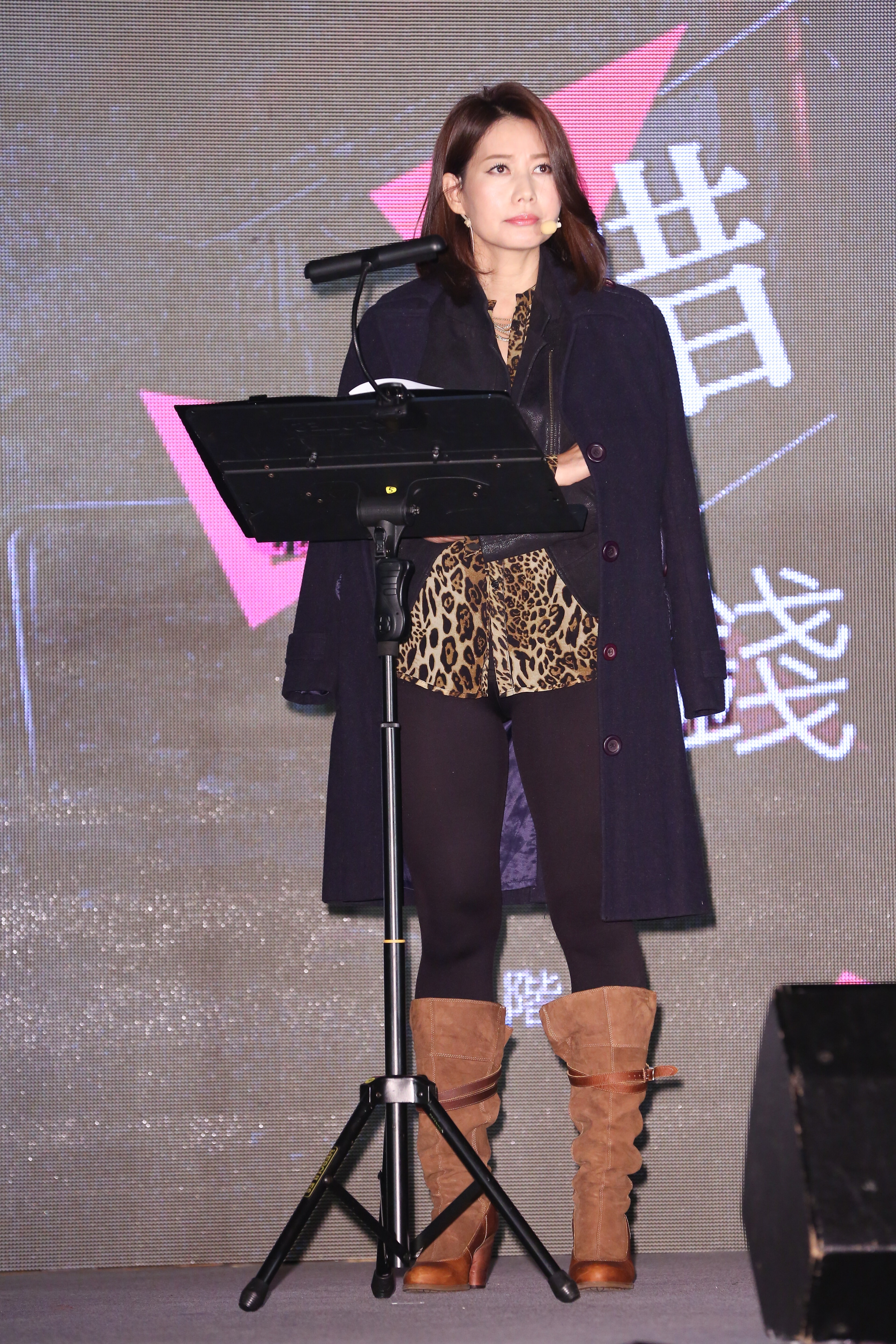 丁寧今(12)日出席鏡文學年度發佈會,共演出五分鐘的讀劇。