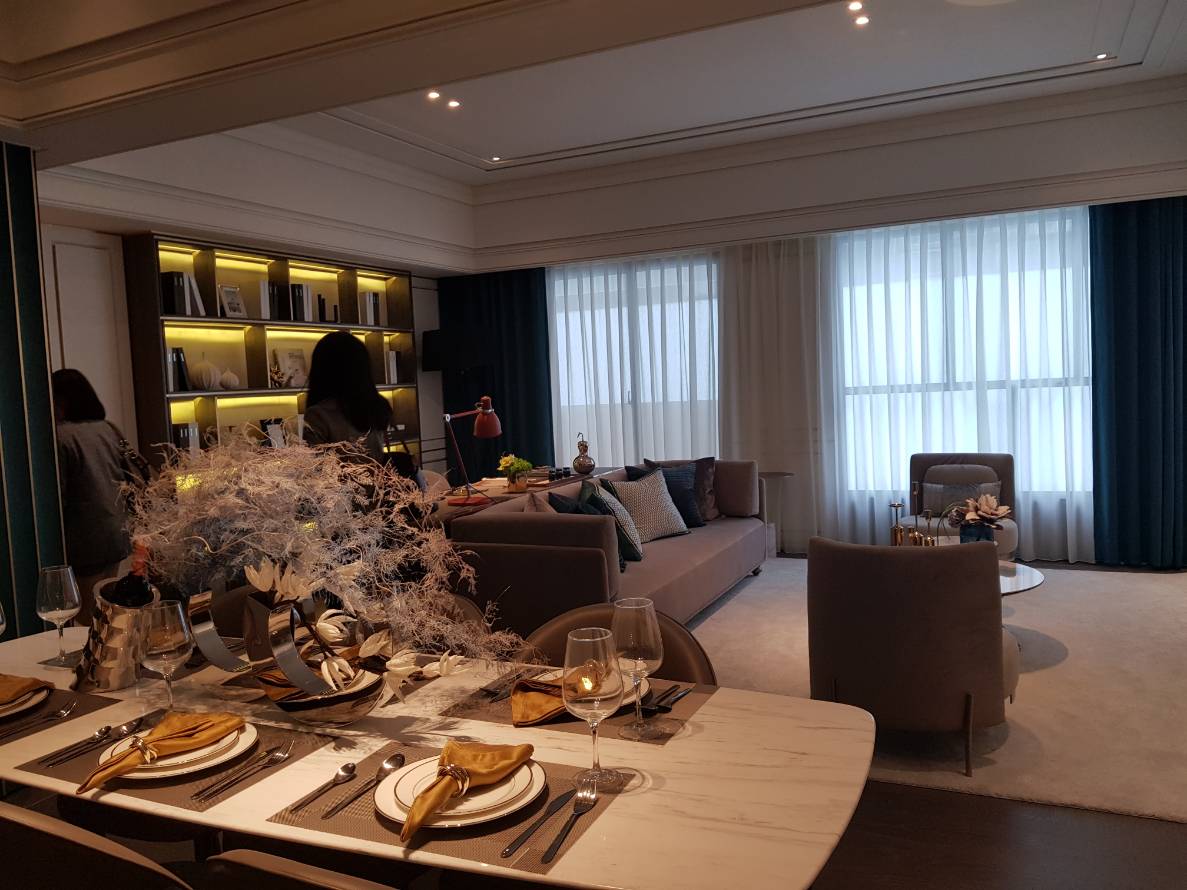 52坪三房規劃給第一代父母居住，全室挑高3.2米，客餐廳相對寬敞。