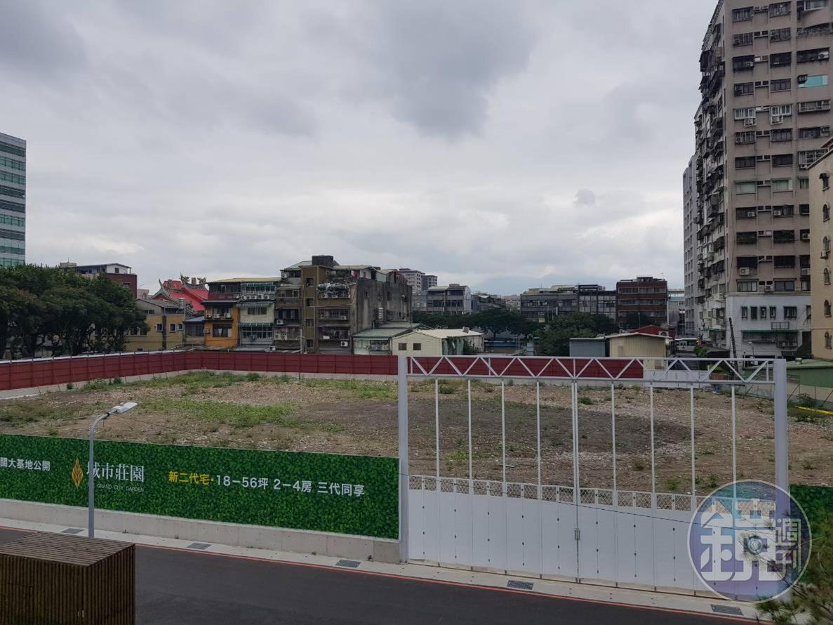 城市莊園整合10年才都更成功，基地面積1337坪，四面臨路。