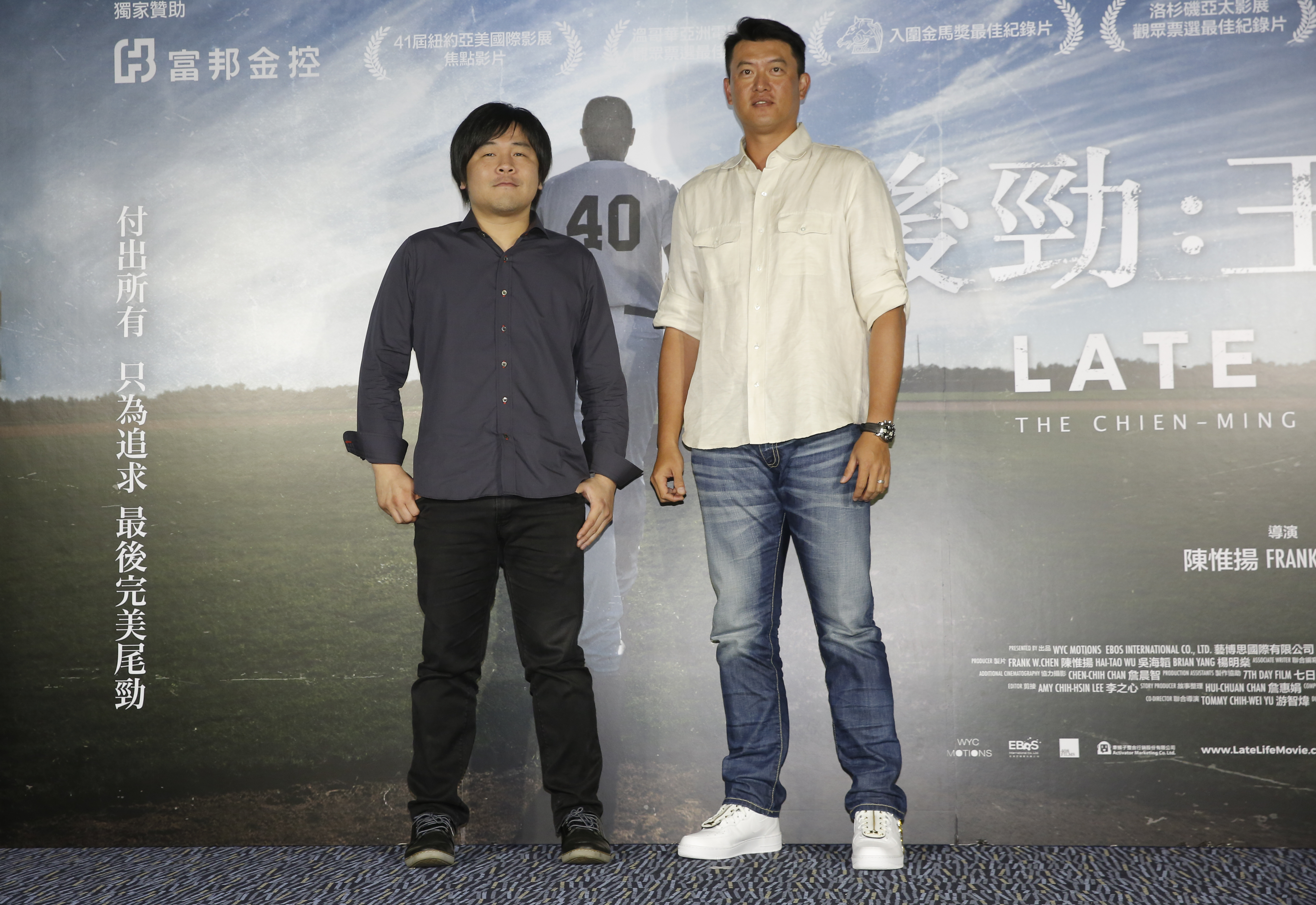 導演陳惟揚（左），以4年的時間跟拍王建民，完成《後勁：王建民》一片。