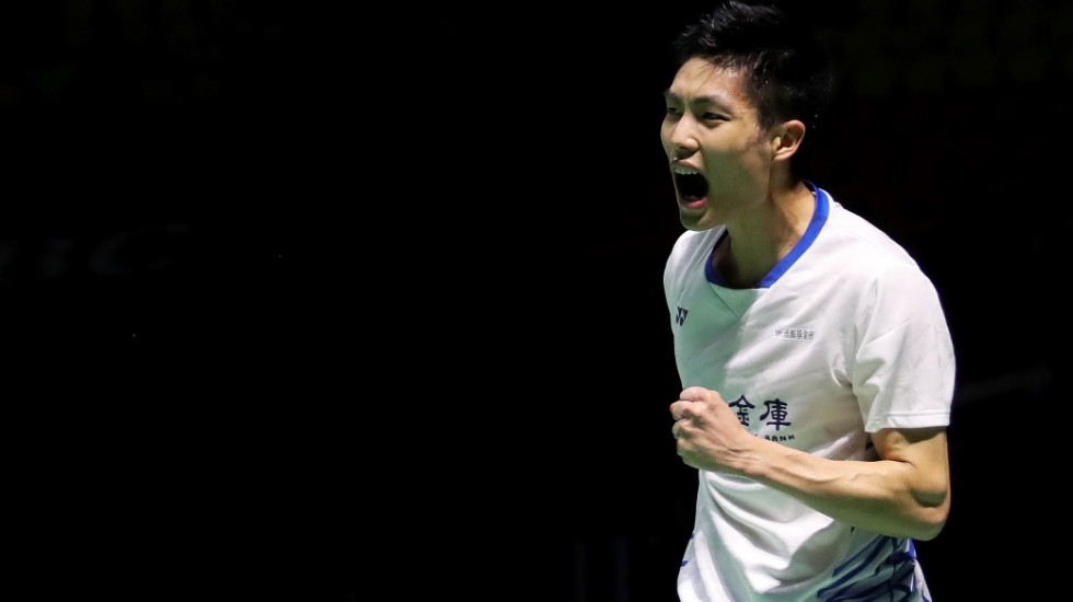 我國羽球男單一哥周天成拍下印尼一哥金廷，拿下年終賽小組賽首勝。（翻攝自BWF官網）