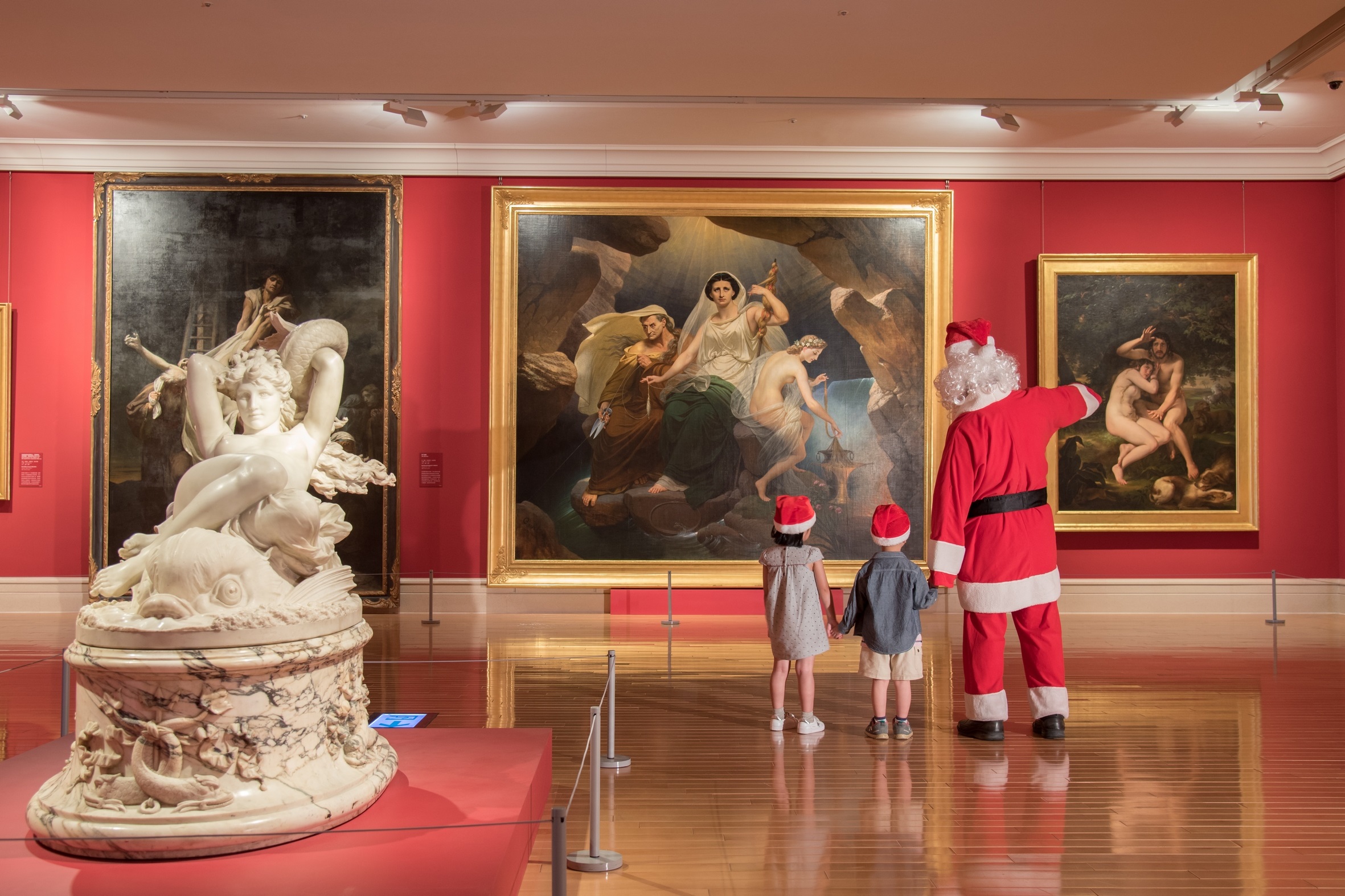 「聖誕週末」特別規劃「聖誕老公公出沒」系列活動，邀請大小朋友一起來玩。（奇美博物館提供）