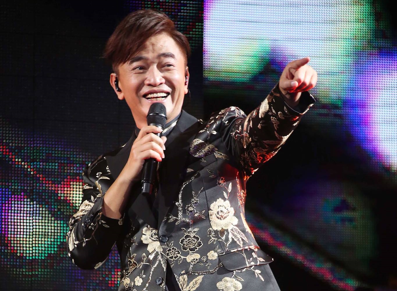 吳宗憲宣布明年5月站上高雄巨蛋開唱，一年內攻占北高雙蛋圓夢。（華貴娛樂提供）