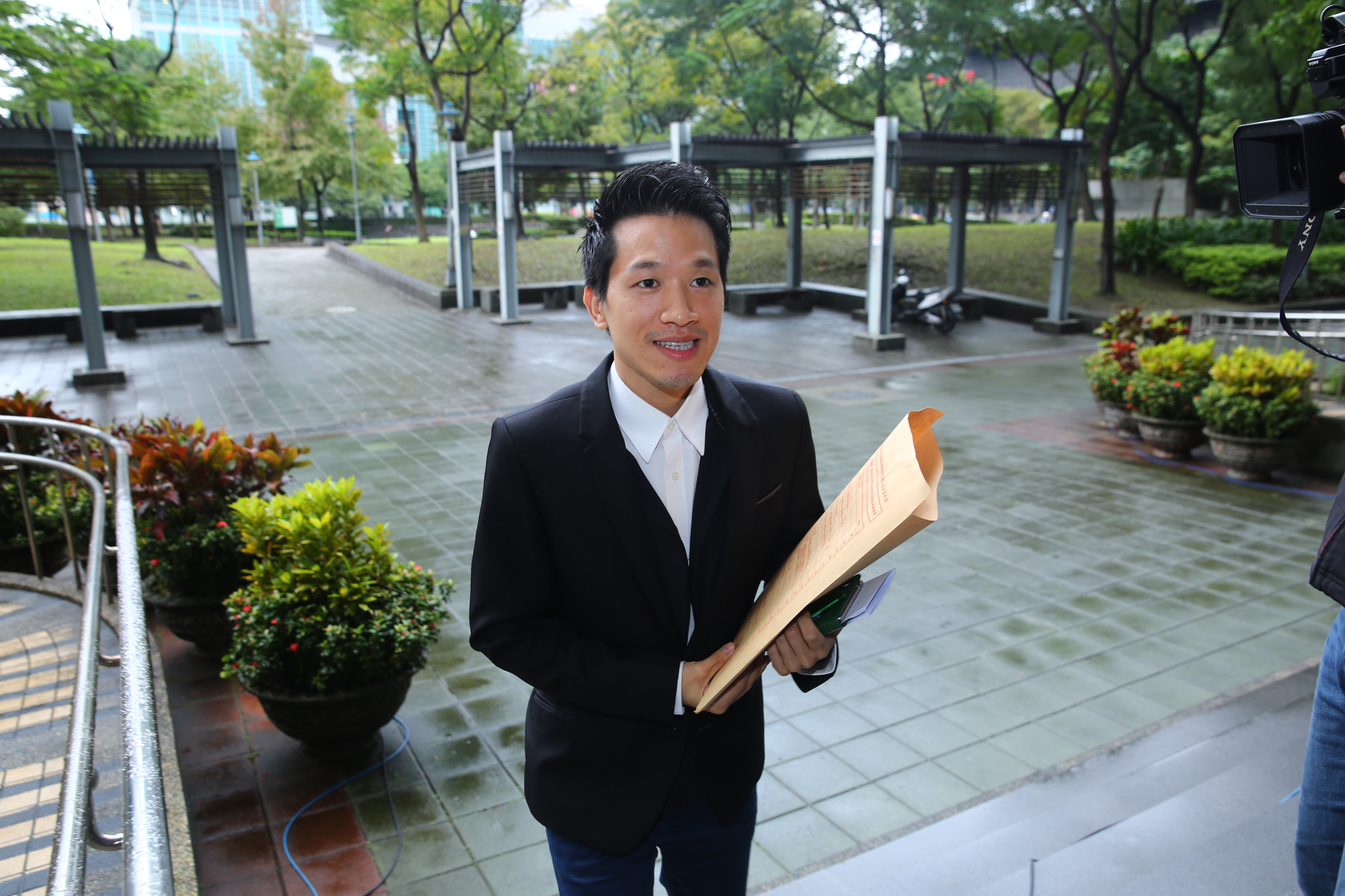 何志偉表示和柯文哲是「好朋友」,一切就事論事。