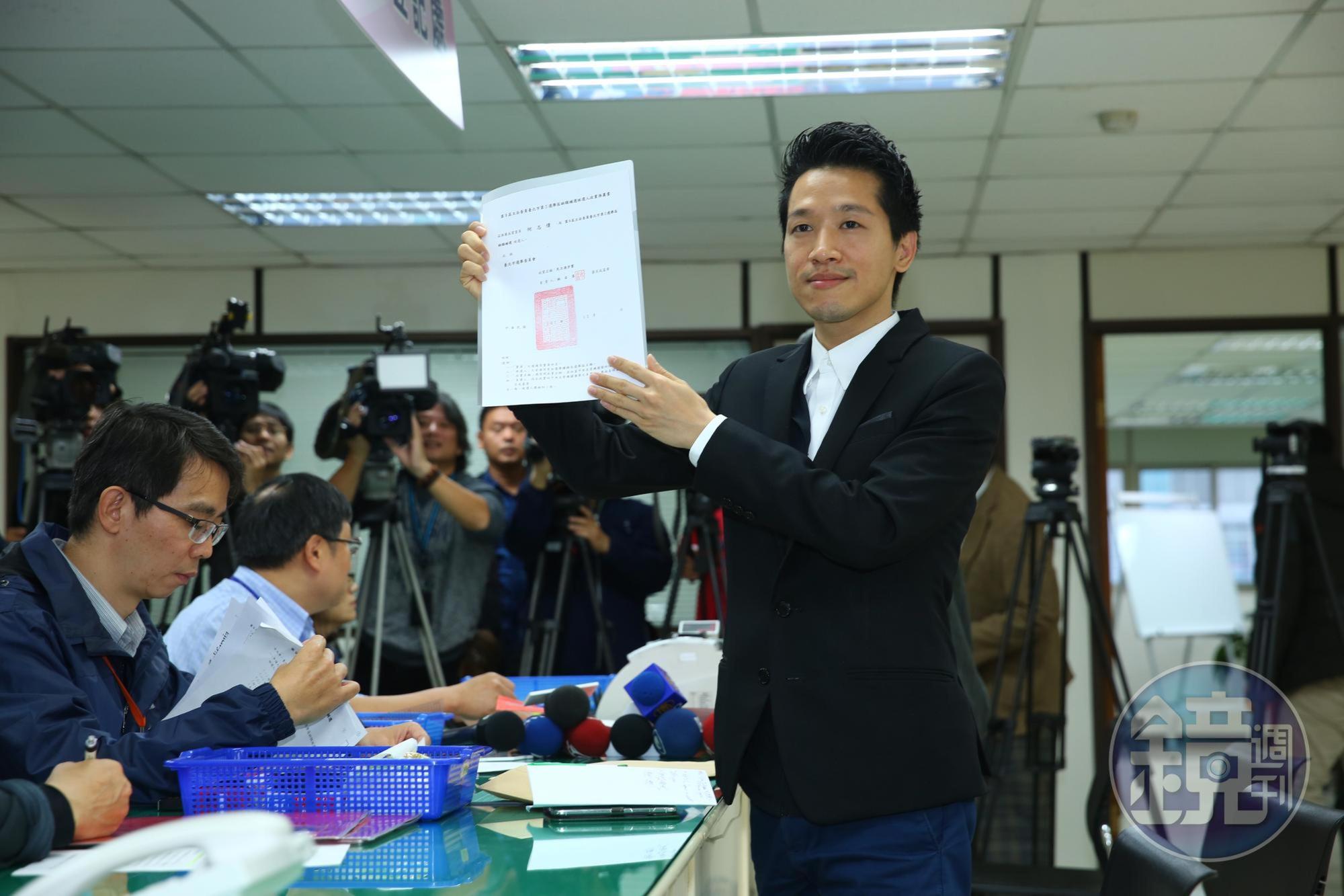 台北市前議員何志偉代表民進黨參選,白綠確定開戰。