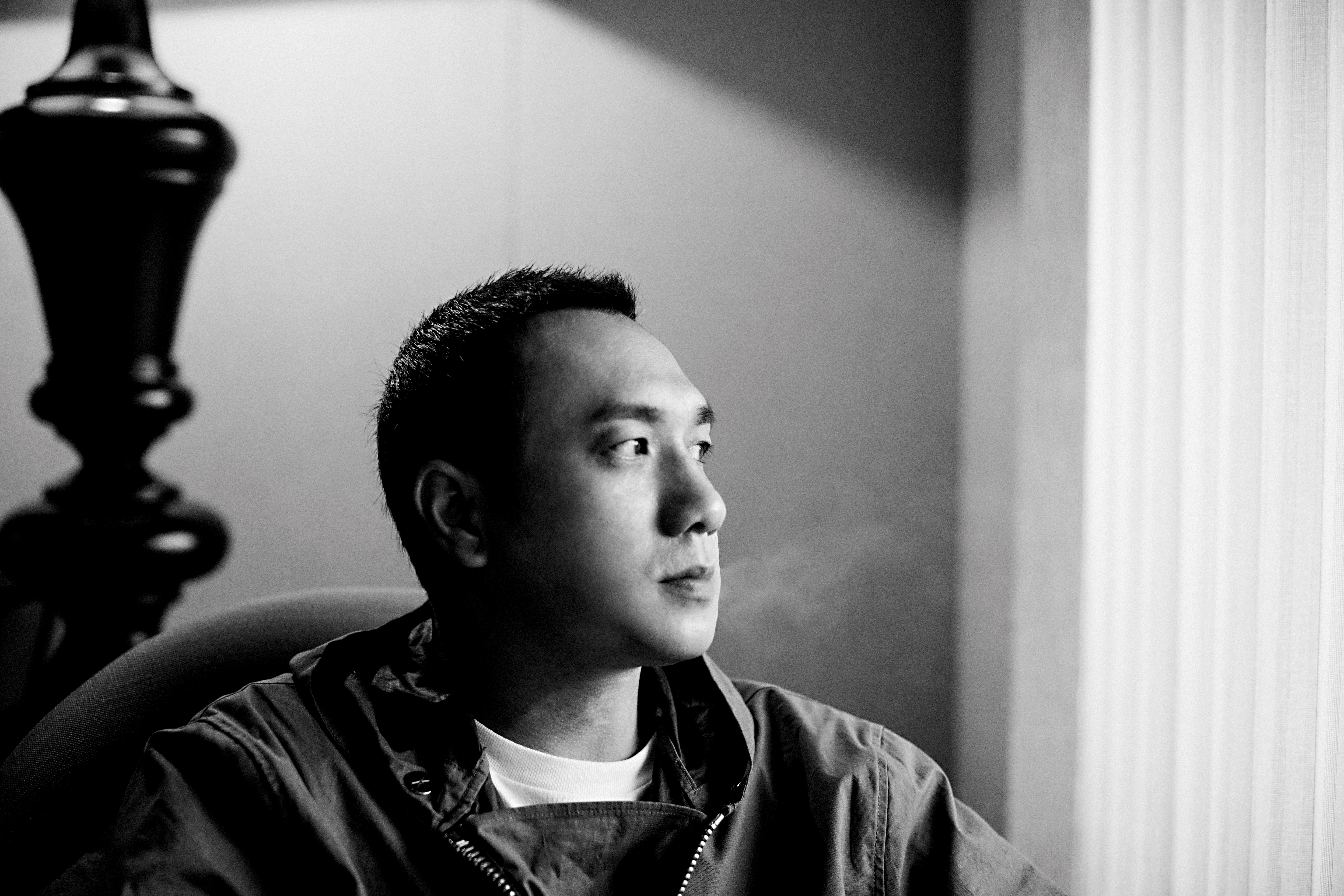 雖然身邊許多好友都是演藝圈大腕，但黃覺就喜歡現在生活剛剛好的狀態，他聲音微細似一陣輕淡的煙霧說，「做什麼不用太拘謹，也不用太急什麼。」