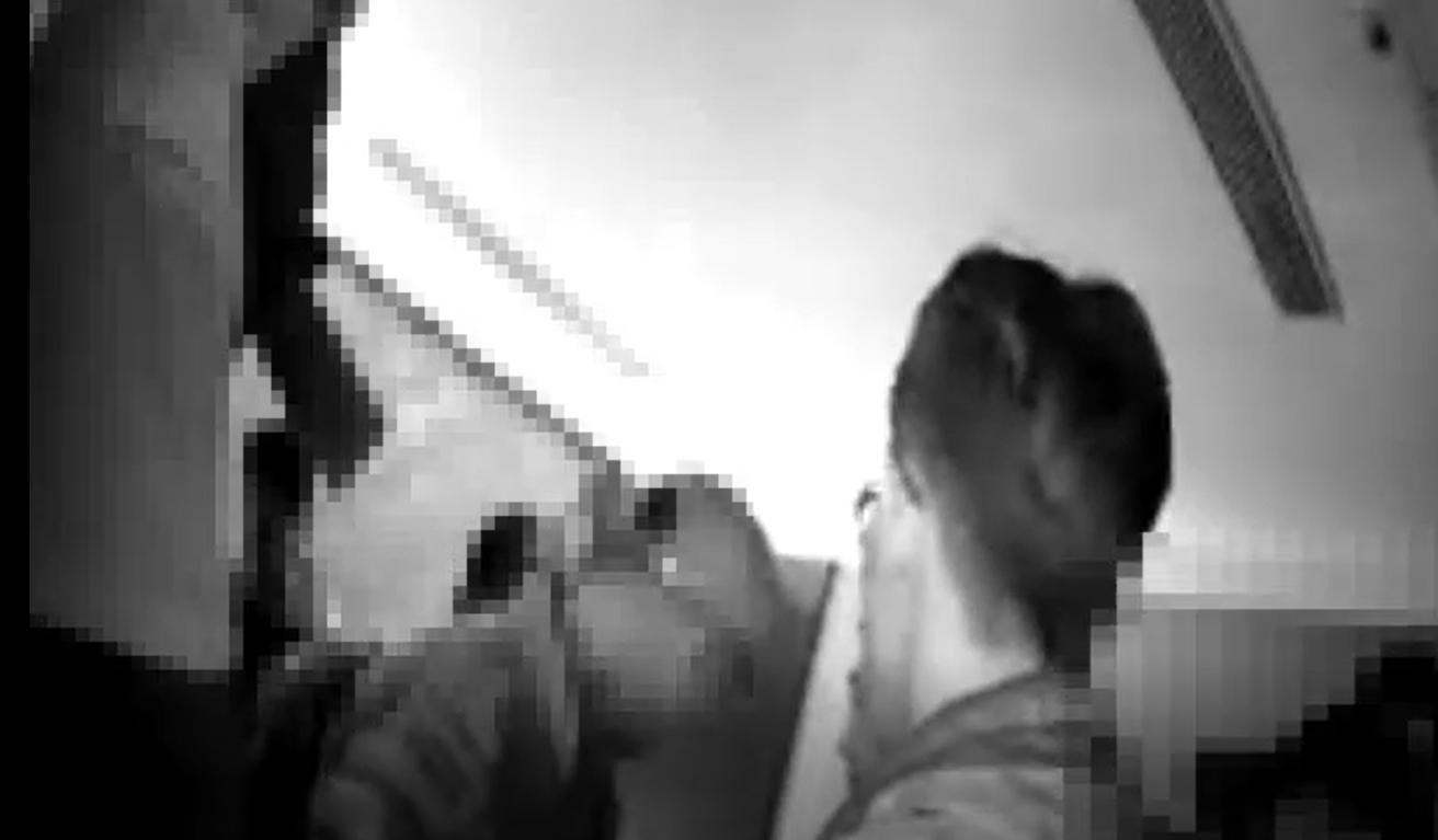 安定亞（中）與友人發生衝突，警方到場處理。（警方提供）