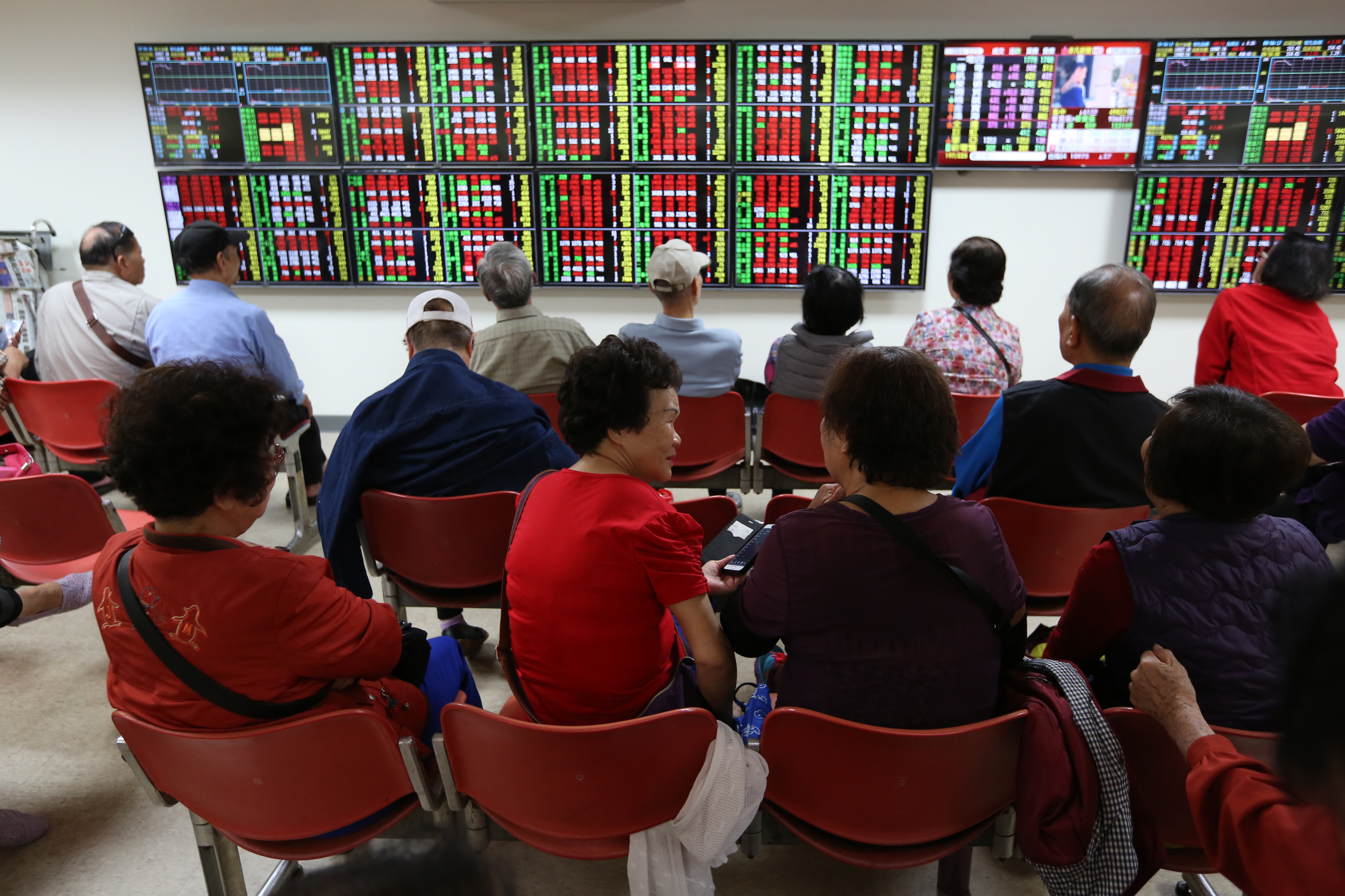 面對詭譎多變的台股，績效長青的基金經理人認為，擬好因應策略，才能在大震盪行情中趨吉避凶。