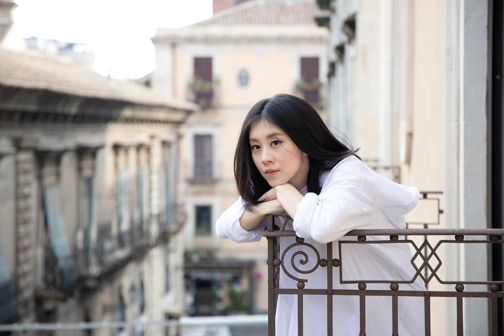  好久不見的白安空靈嗓音依舊，端出這幾年淬煉的創作跟歌迷見面。（相信音樂提供）