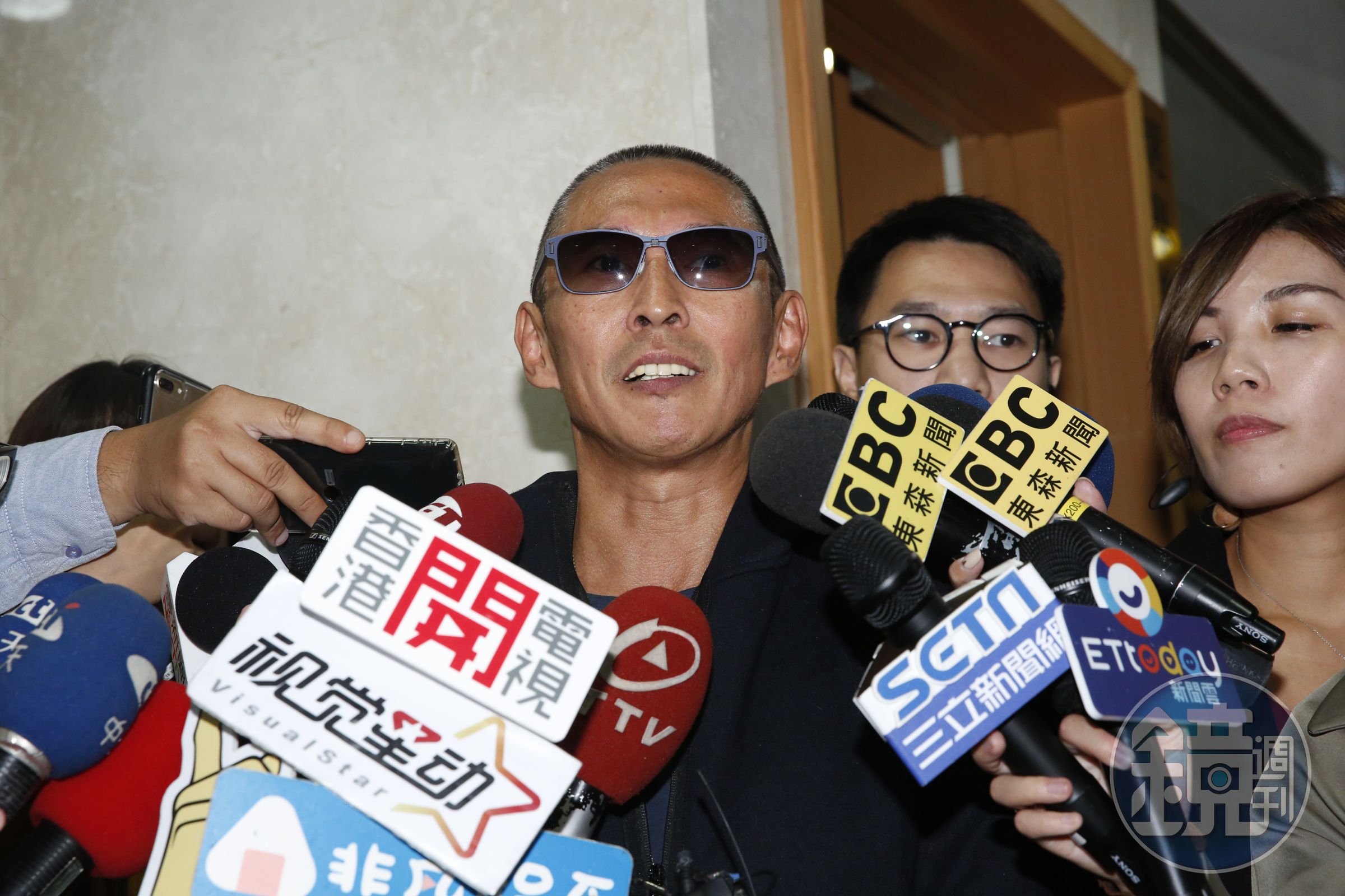 鈕承澤近日被控性侵女工作人員，被易經命理大師蔡上機出版的新書神準料中。