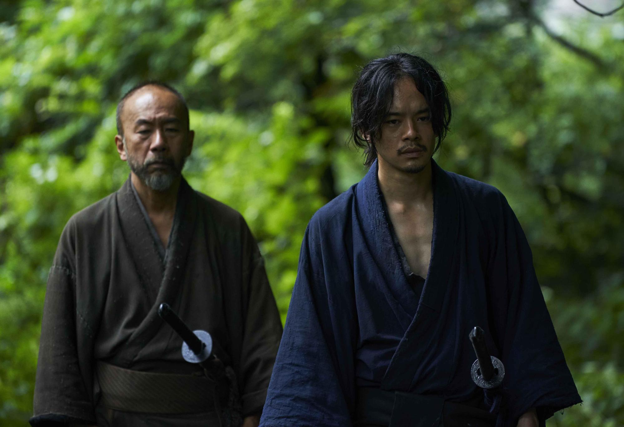 池松壯亮被讚有武術天分，左為塚本晉也。（天馬行空提供）