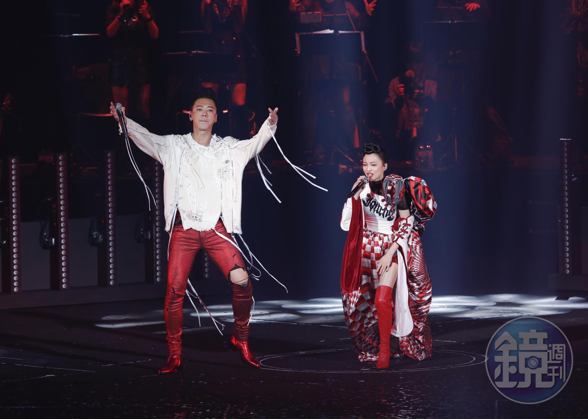 191公分的阿信當158公分的張韶涵演唱會嘉賓，被形容是「最萌身高差」。