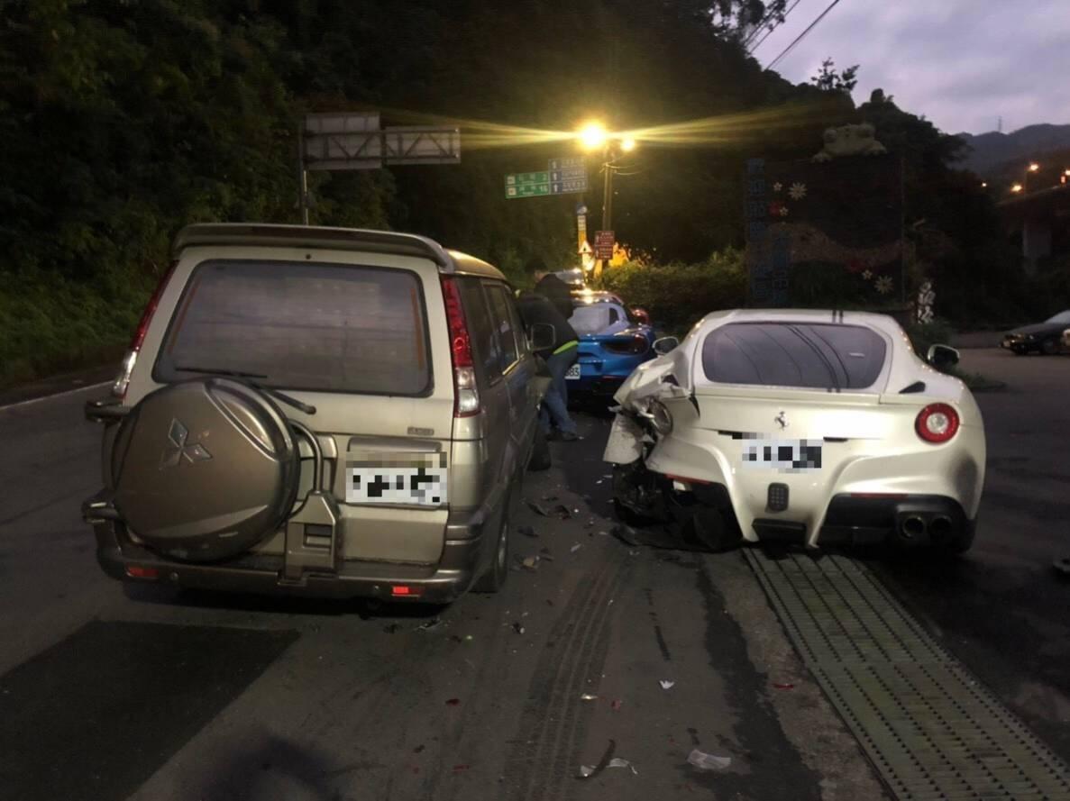 林男因開車時恍神,連續追撞4輛法拉利。(翻攝畫面)
