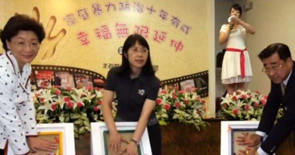 高鳳仙（中）認為法官濫用簡易判決，要求司法院修法。（讀者提供）