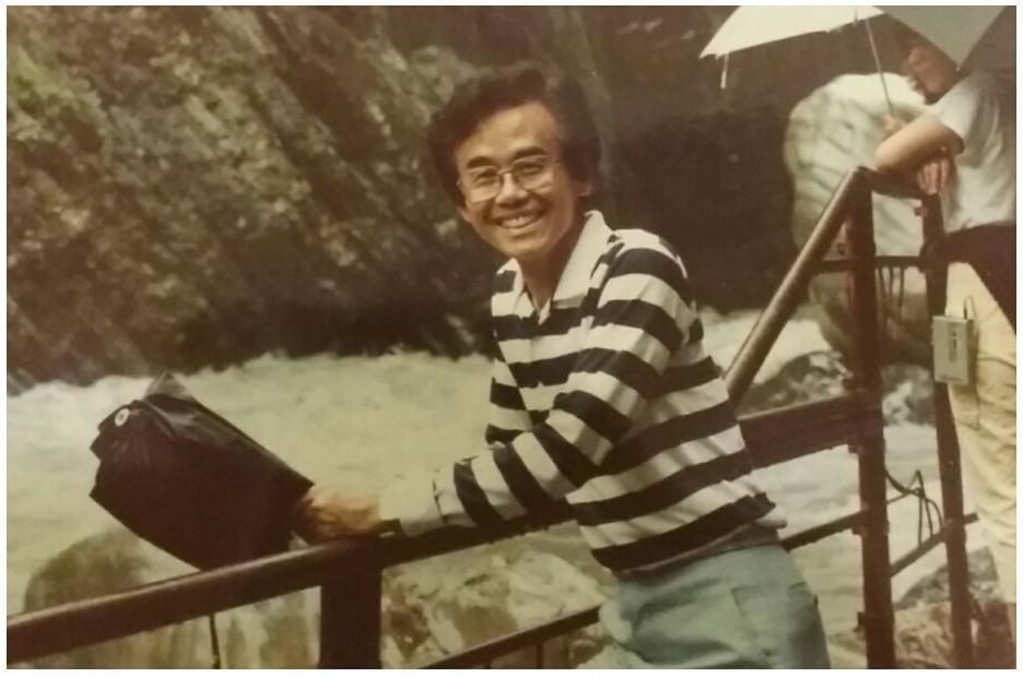 舊照的方振淵笑容親切,心中卻隱藏一段不想談的過去。90歲的他,現在已是一間亞洲數一、數二的翻譯公司董事長,直到這幾年,他才願意談去政治受難的灰暗回憶。(方振淵提供)