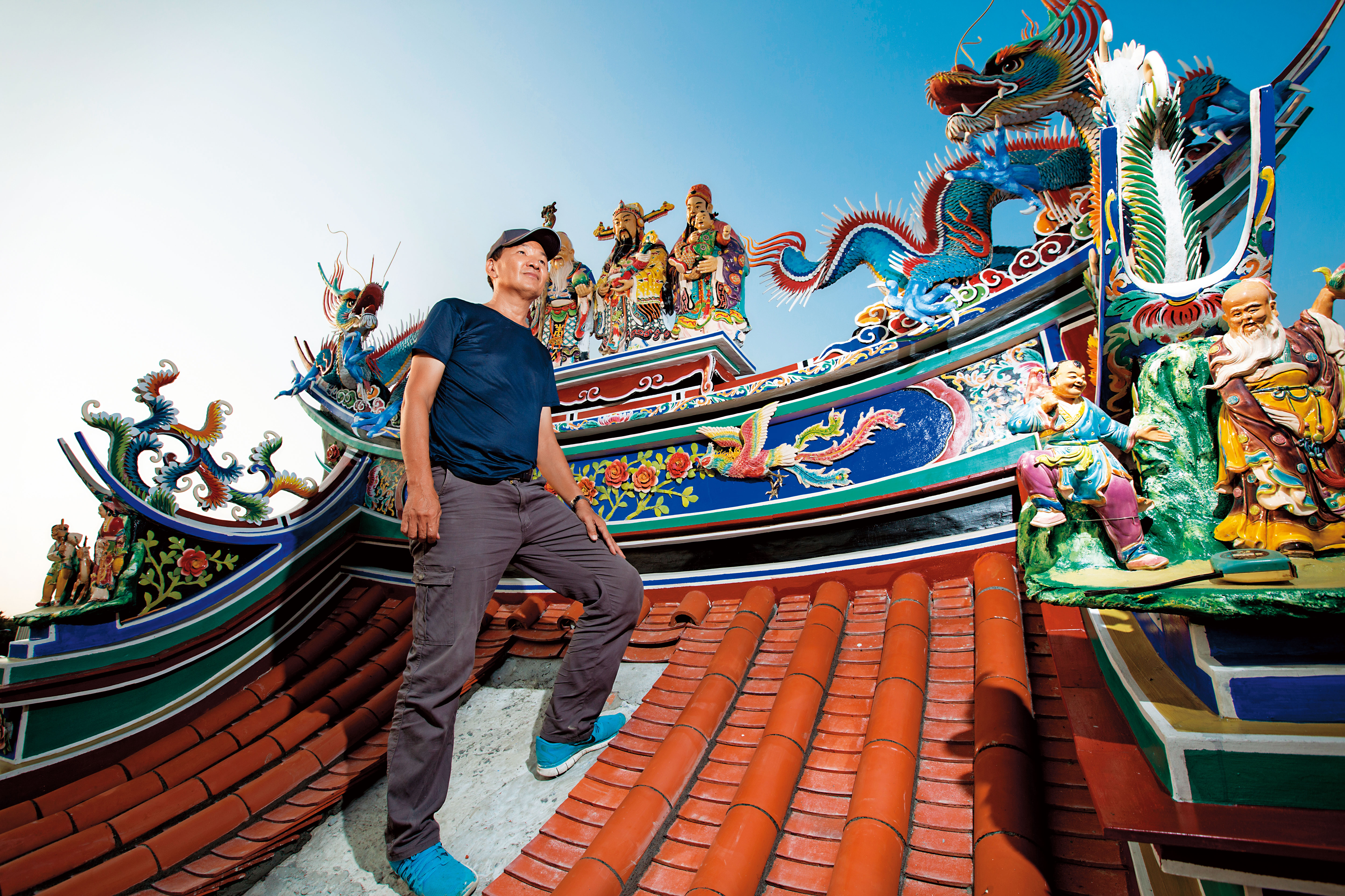 葉家剪黏已有百年歷史，家業帶來光環和壓力，第三代葉明吉每一步都走得戰戰兢兢，累也不敢休息。