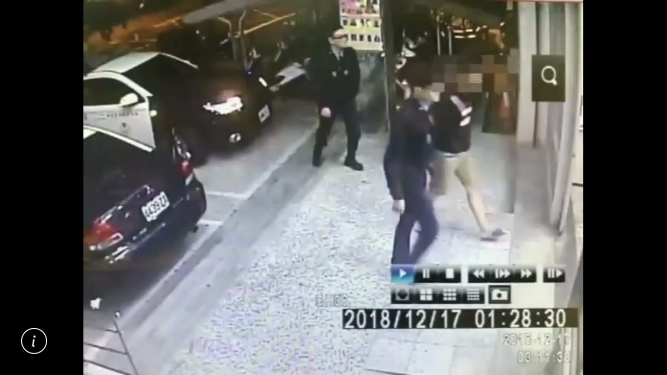 殺人的林姓男子坦承為了5萬債務刺死友人，被警方帶回警局偵辦。（警方提供）