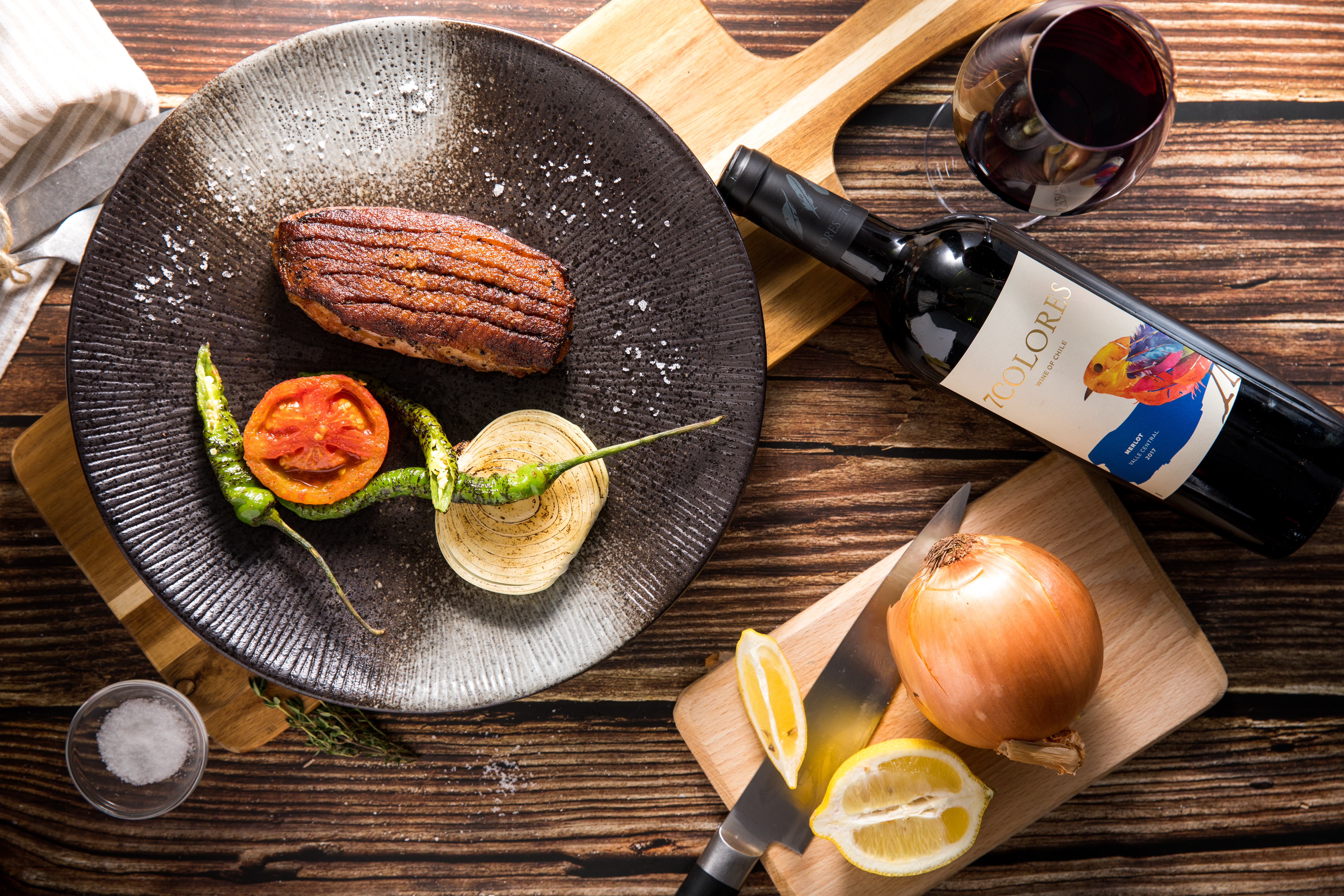 「七色鳥」葡萄酒的搭餐方式很多變,價位也豐儉由人。