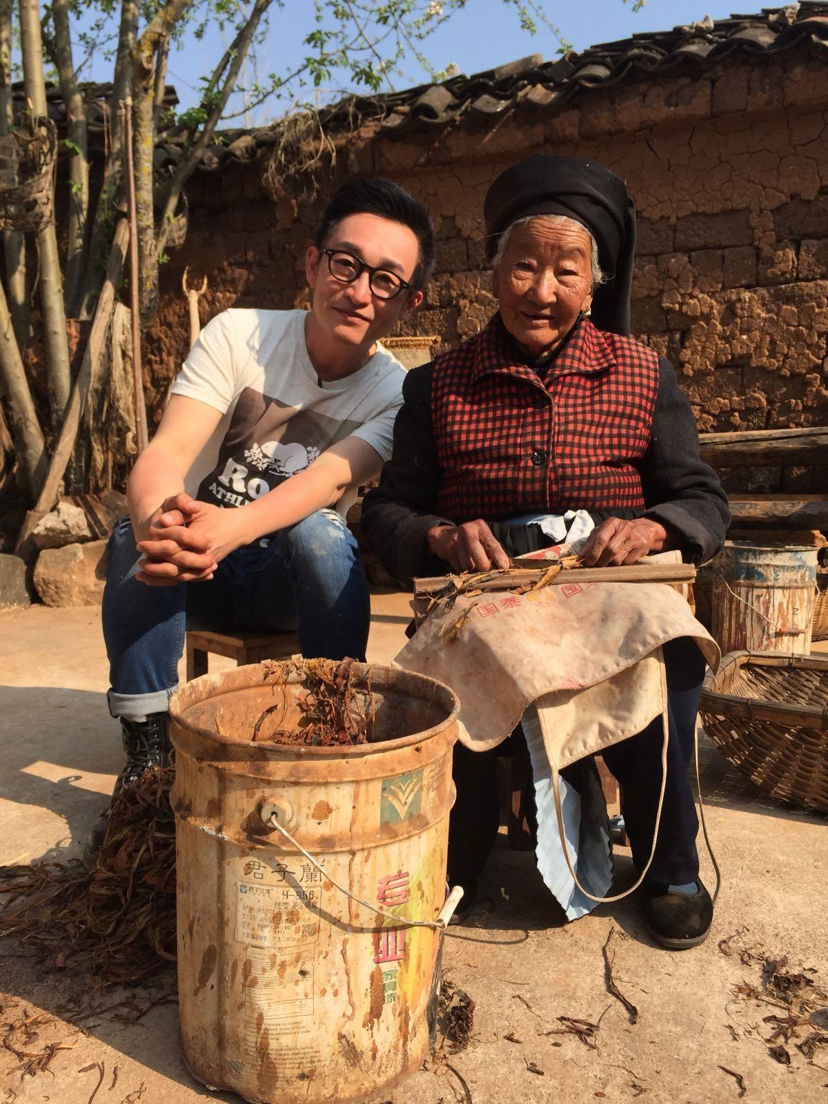 許哲緯曾以行腳節目入圍金鐘獎主持人,有不少婆婆媽媽級的粉絲。(秩立娛樂工作室提供)