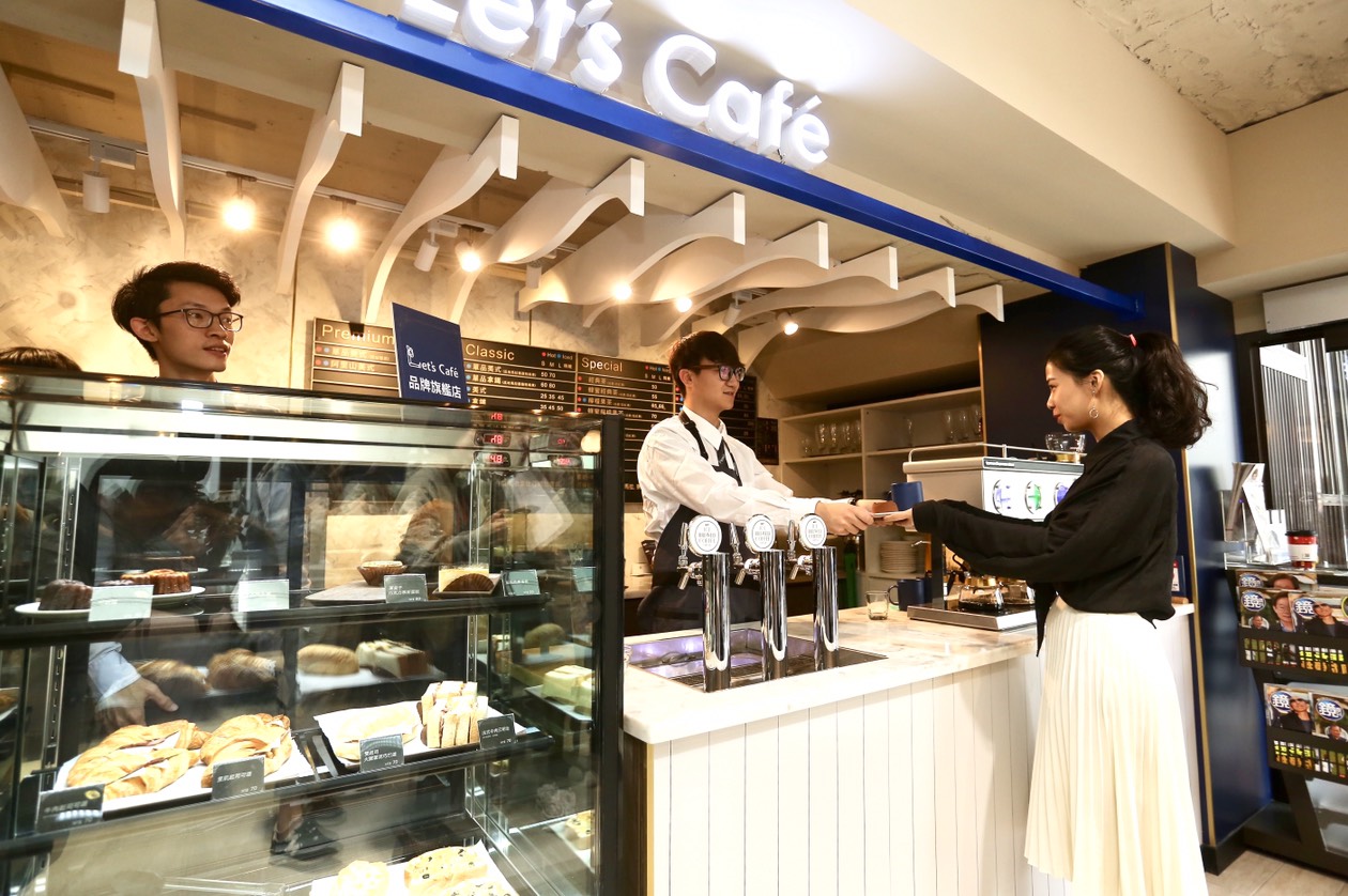 全家重量級新店型登場，讓你彷彿置身舒適氣氛的咖啡店。