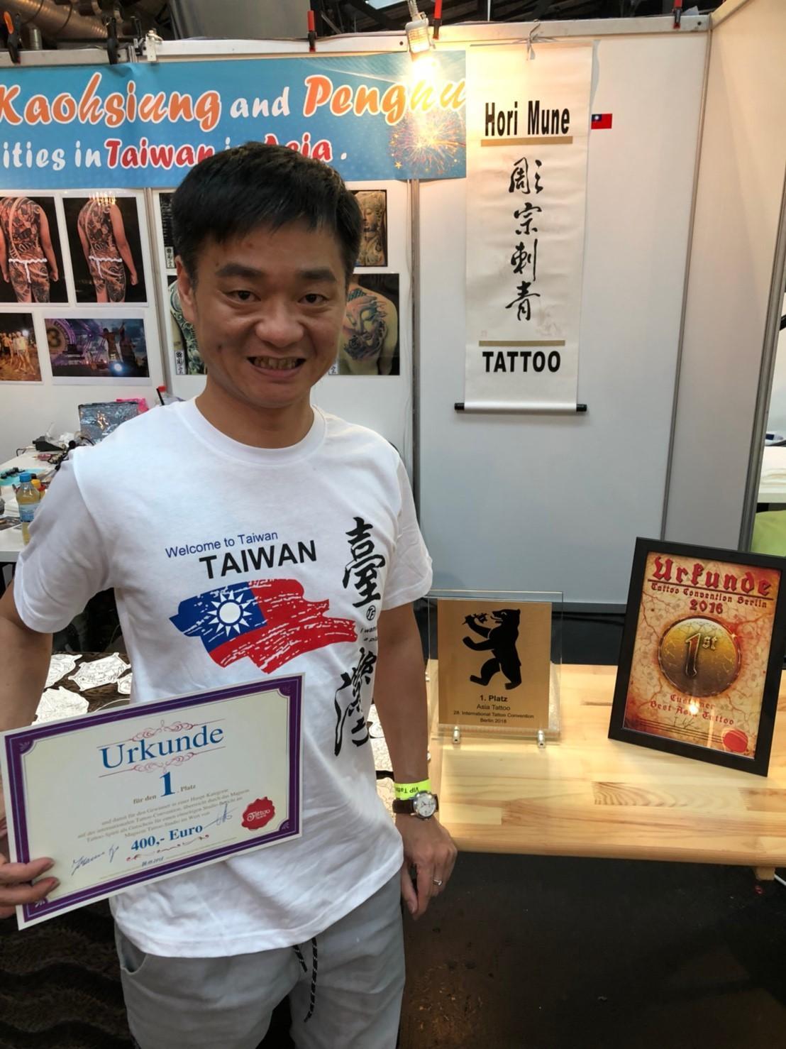 謝忠霖態度謙虛，說台灣紋身界的高手很多，自己只是一個小攤販而已。（謝忠霖提供）