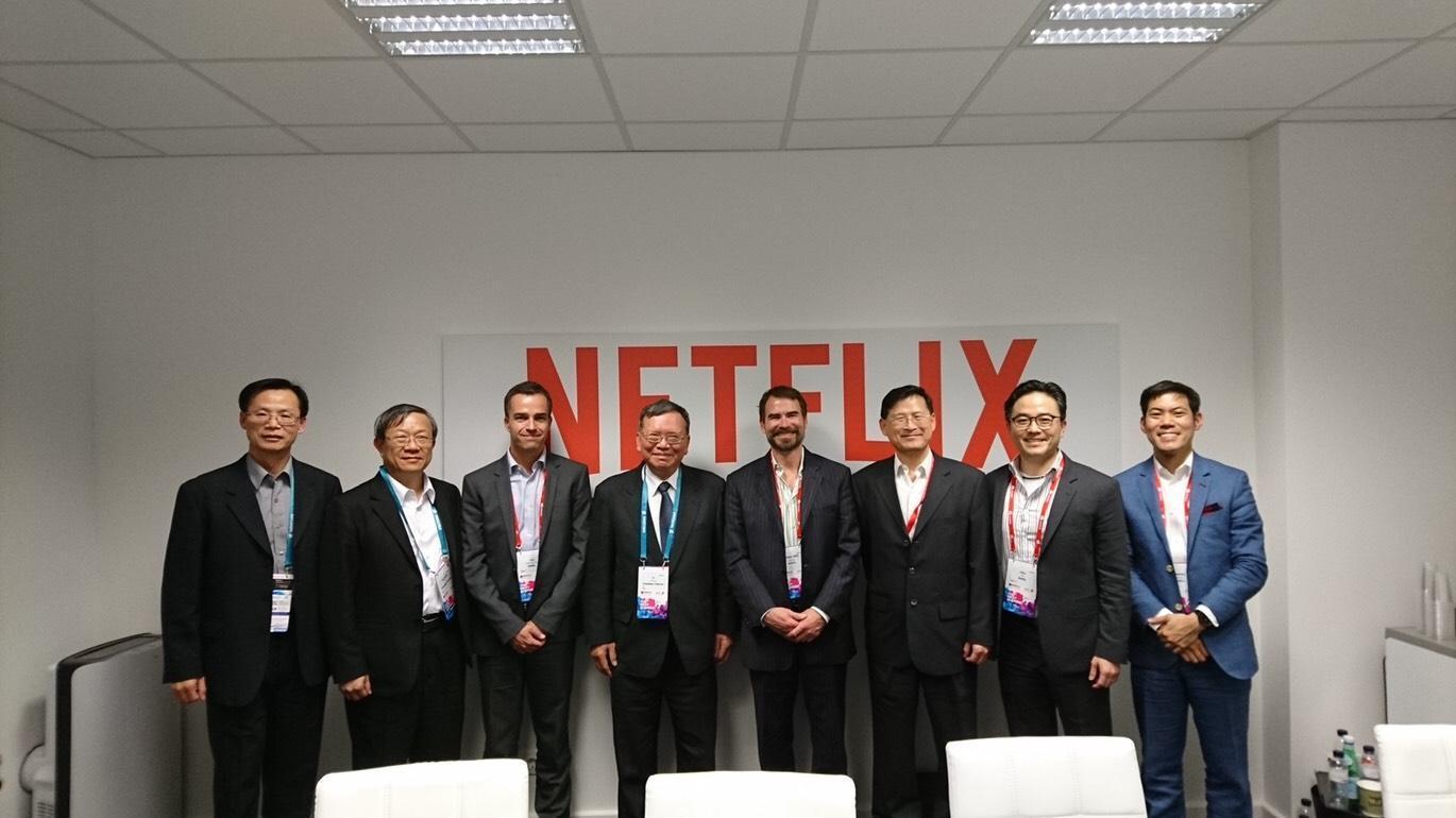 鄭優與Netflix高層在西班牙巴塞隆納會面。(中華電信提供)