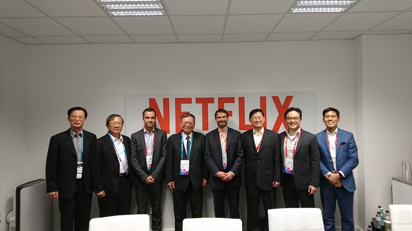 鄭優與Netflix高層在西班牙巴塞隆納會面。（中華電信提供）