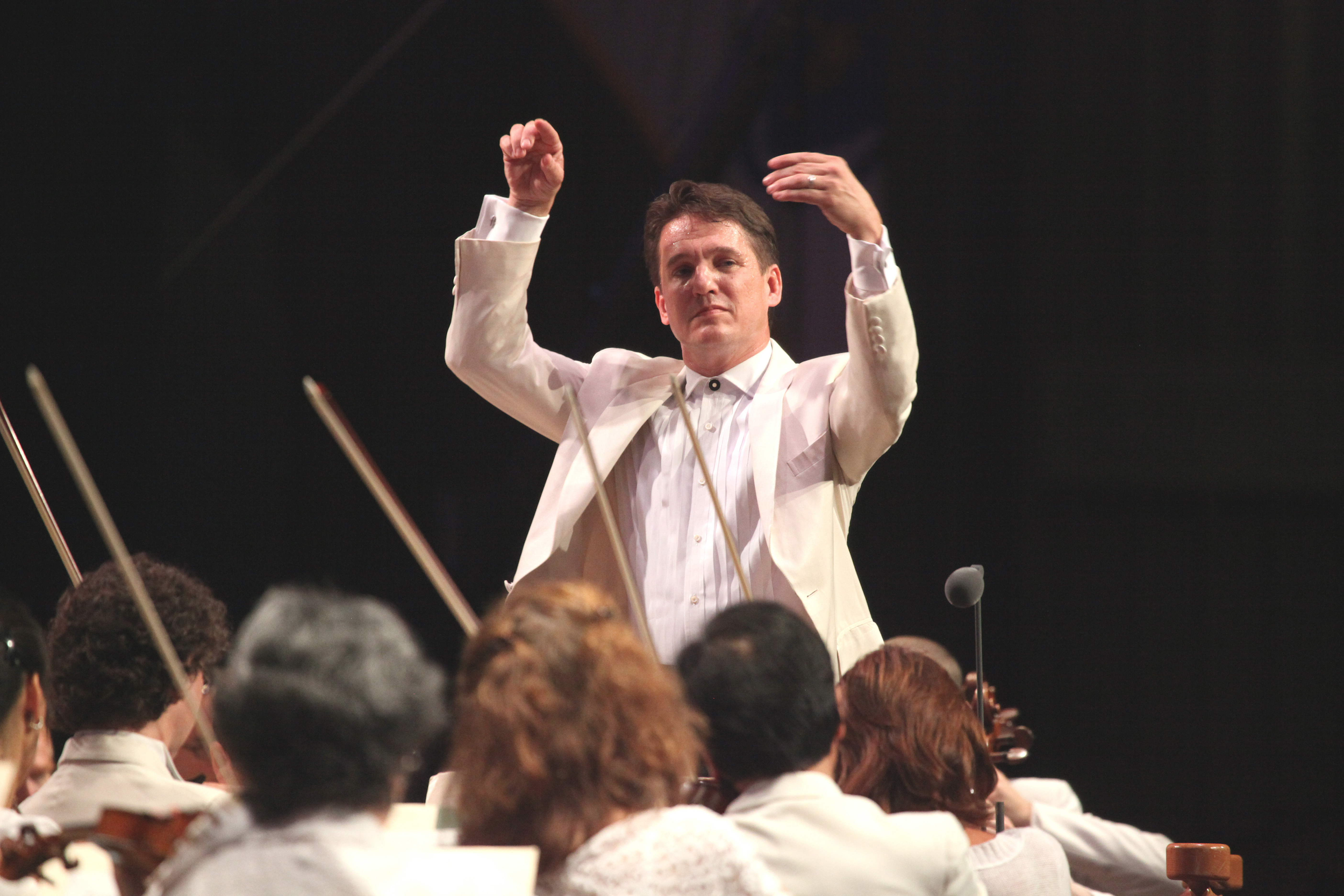 美國指揮基斯洛克哈特（Keith Lockhart）將於明年1月12、13日首度訪台，與NSO 國家交響樂團演出科幻經典《星際⼤戰四部曲：曙光乍現》全版電影音樂。（牛耳提供）