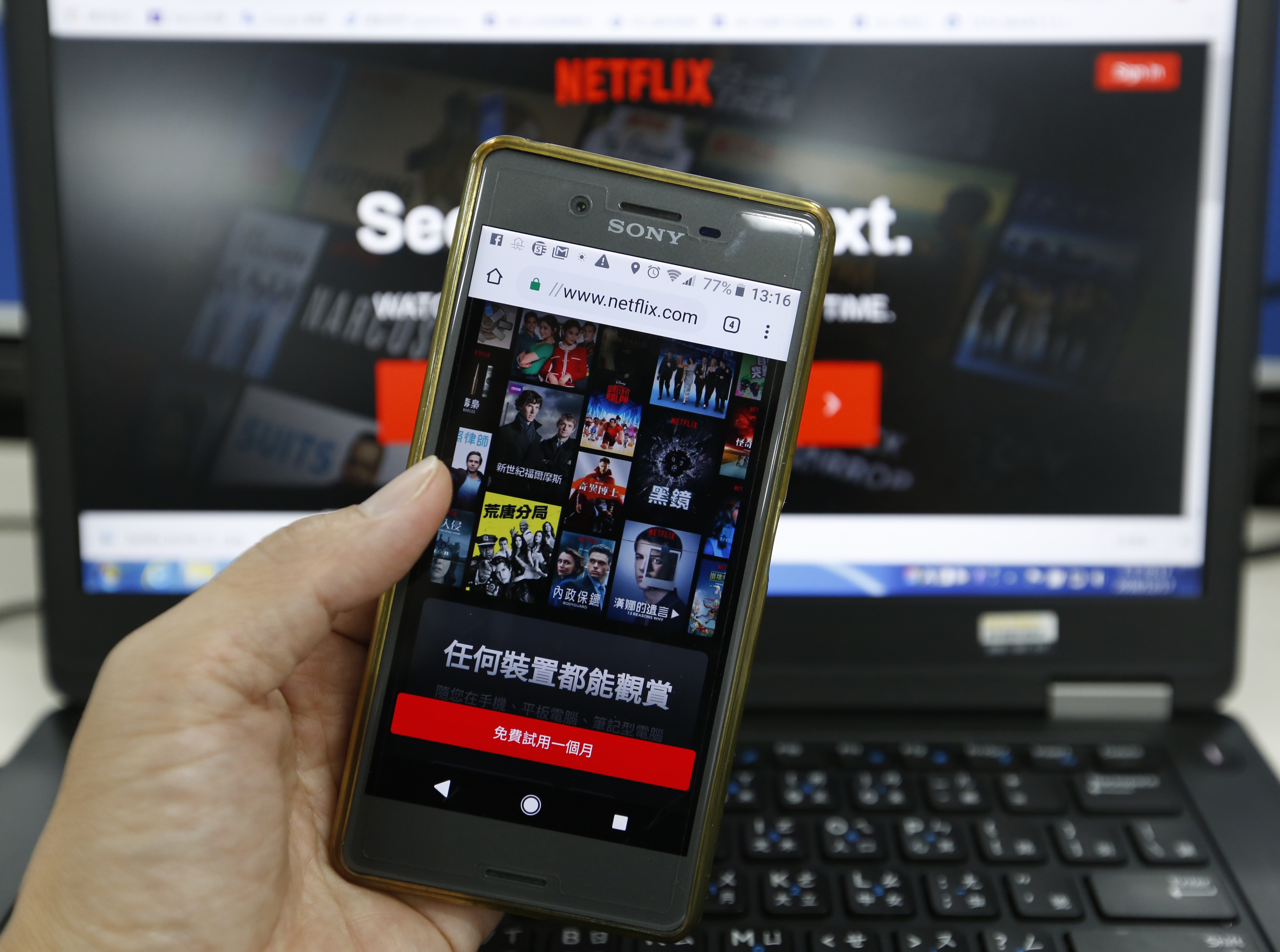 美國科技股四大天王「FANG」之一的Netflix，現在不僅是全球擁有最多付費會員的影音平台，還以每年產製約700部影視作品，產出超越好萊塢的「大製片廠」。