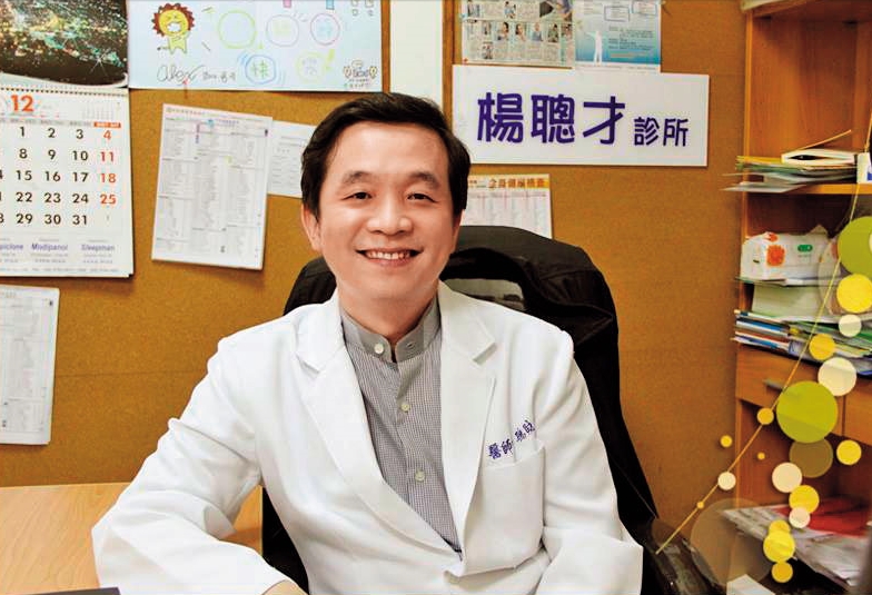 家庭暴力及性侵害防治委員會委員楊聰財醫師表示，這類案件的被害人起碼都要追蹤輔導2年以上。（翻攝自楊聰財臉書）