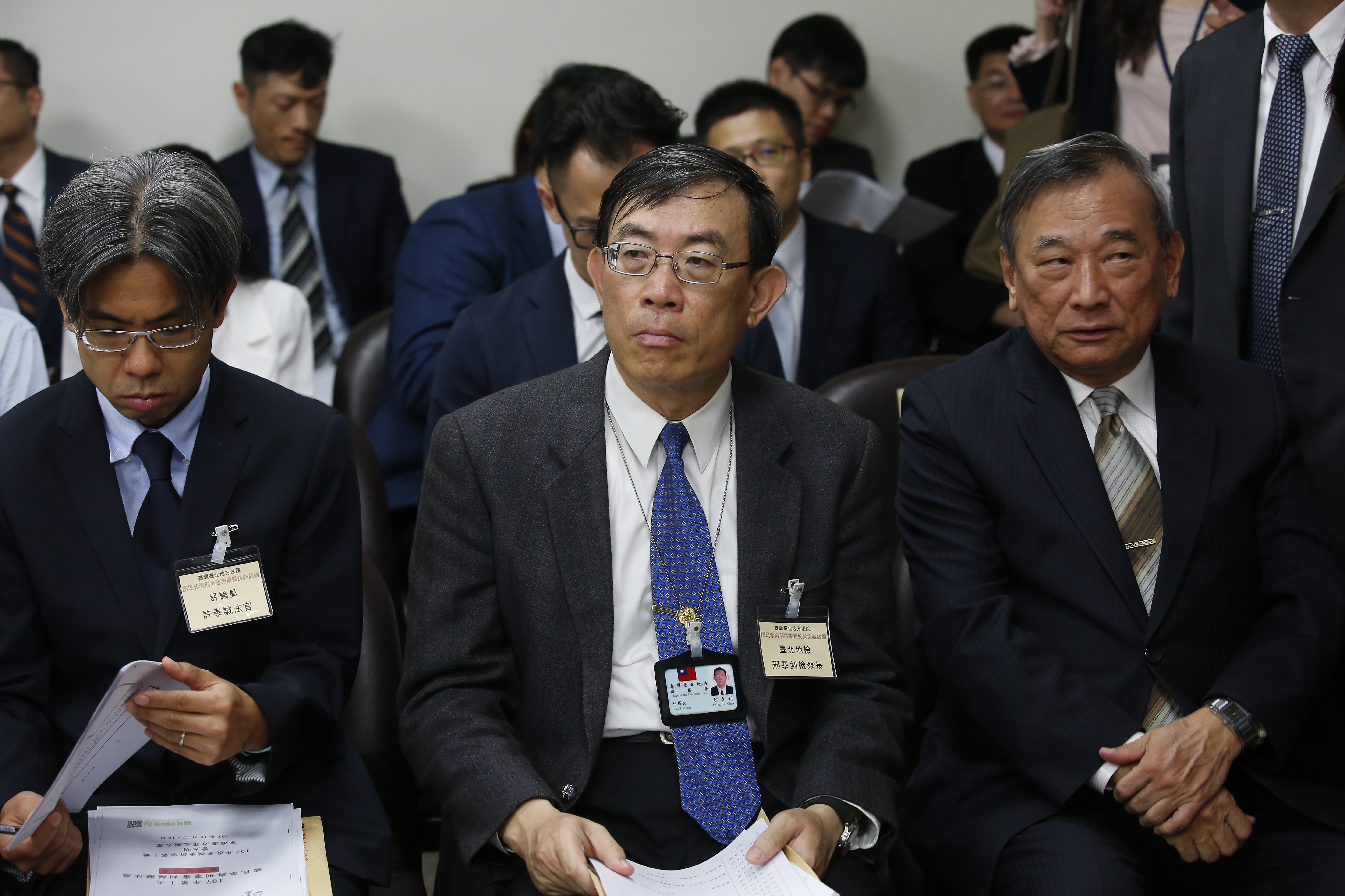 辦案出身的北檢檢察長邢泰釗（中）從半年前就佈下重兵反賄選，要求警方全力提供情資，果然至今已查獲10件賄選案。