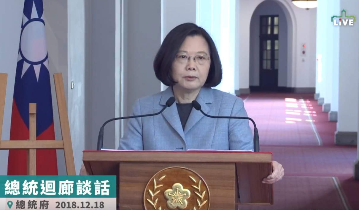 蔡英文總統強調，非洲豬瘟影響層面比口蹄疫還嚴重，更會直接牽扯到食品加工業與餐飲業。（翻攝自蔡英文粉絲專頁）