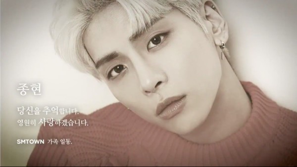 SHINee的官方推特、IG、微博、臉書都準時在韓國時間18日的零點貼出47秒影片，緬懷主唱鐘鉉。（翻攝SHINee臉書）