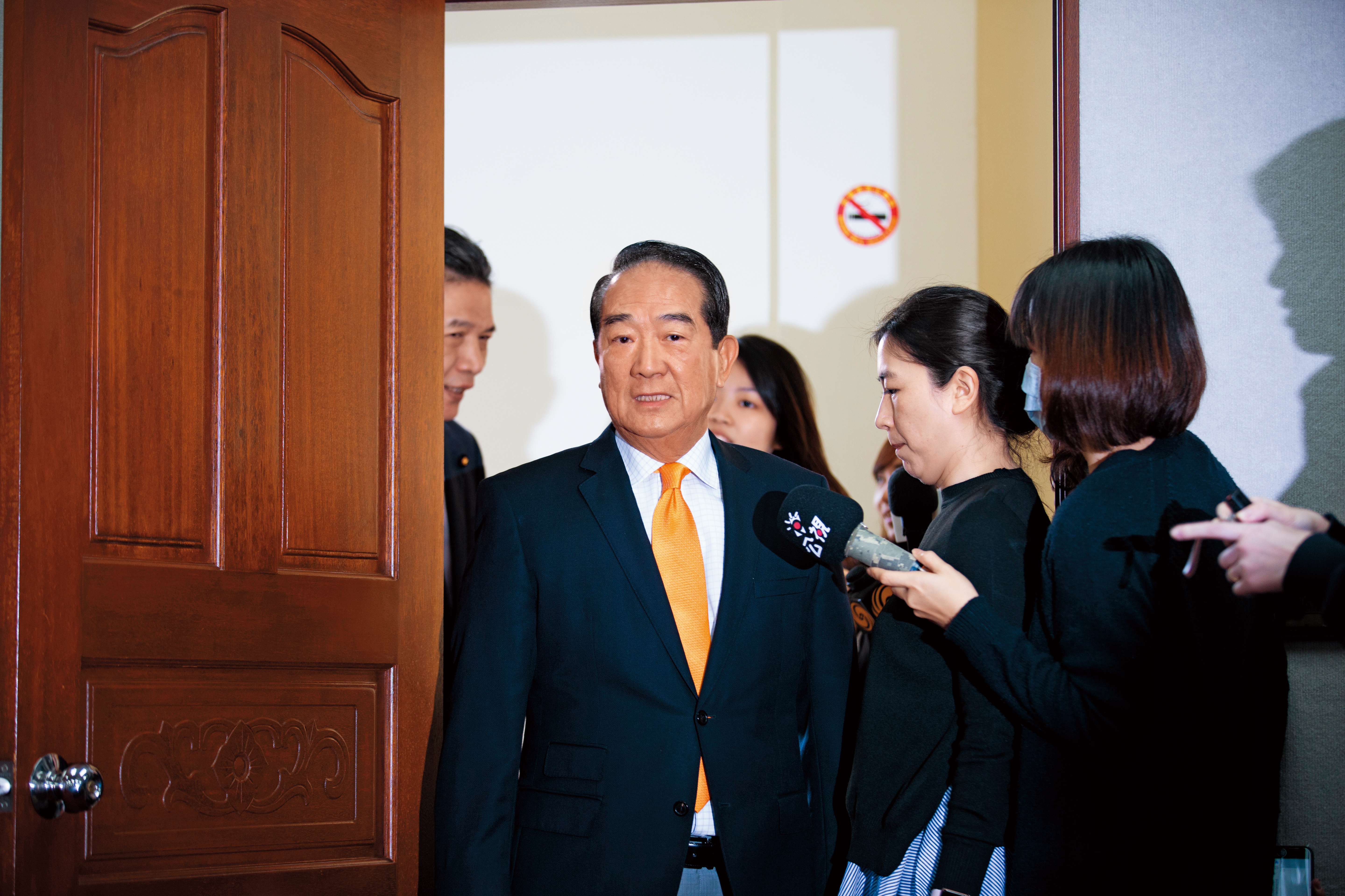 花蓮縣府高官找記者當輿情調查員，還搬出宋楚瑜（圖）說服他們當「體制外民間好友」。