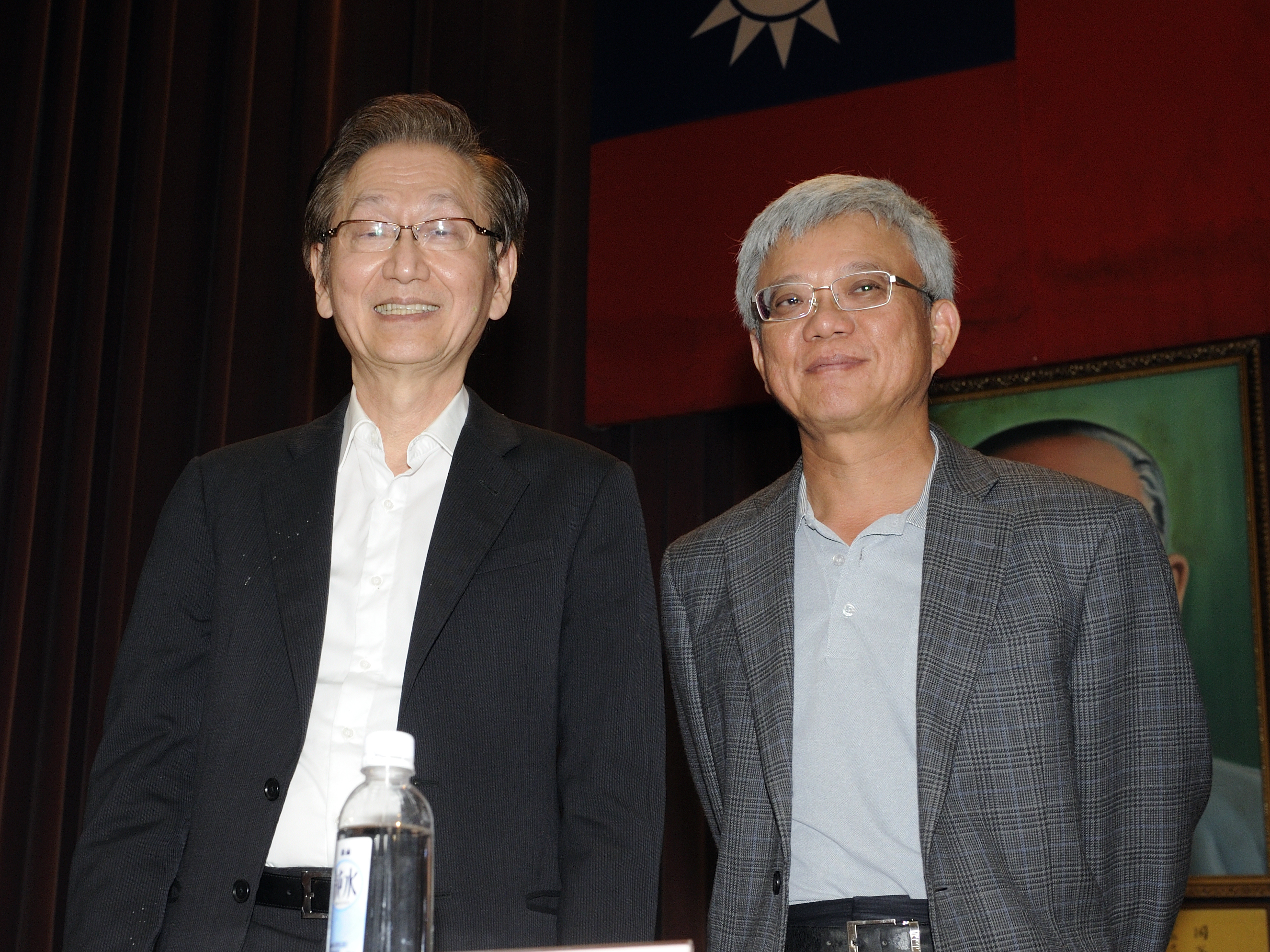 施崇棠2年多前啟動接班計畫，邀請創辦人之一的徐世昌（右）回鍋擔任策略長。