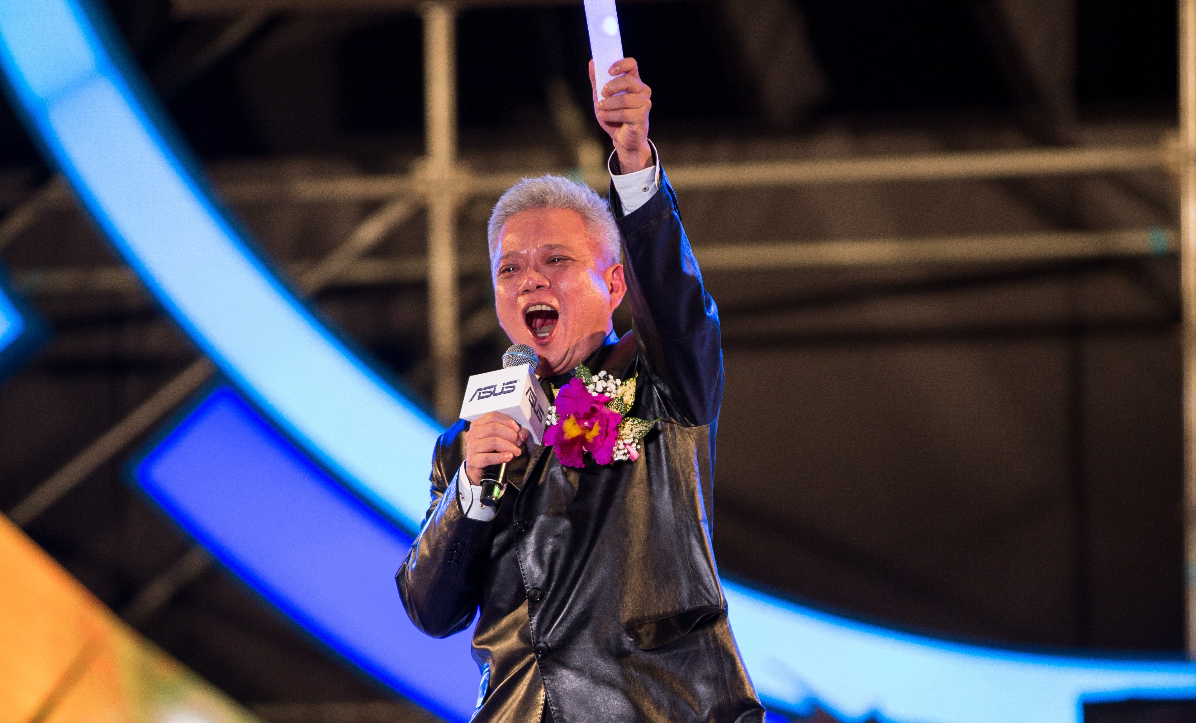 施崇棠2年多前啟動接班計畫，邀請創辦人之一的徐世昌回鍋擔任策略長。