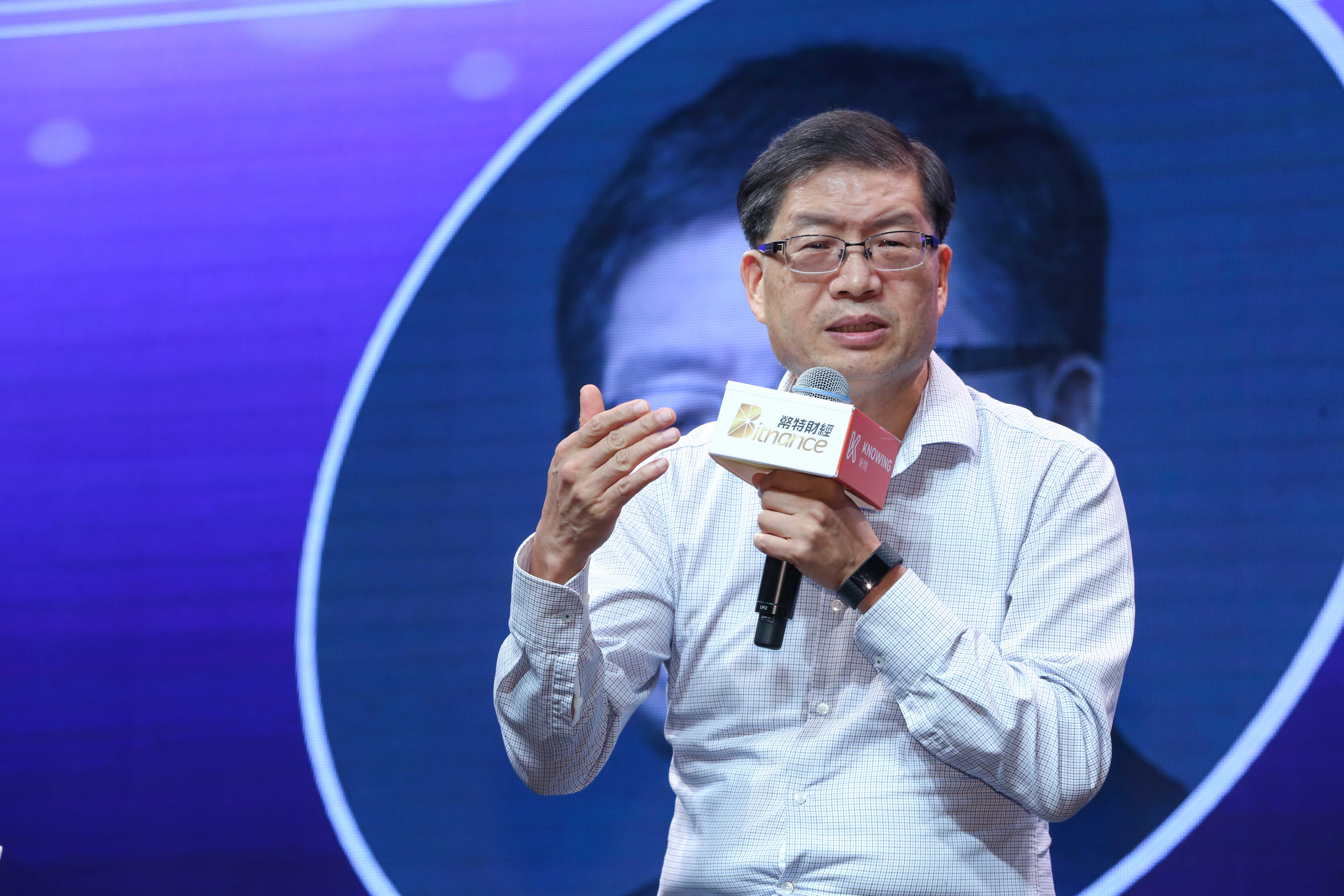 擔任執行長超過10年的沈振來，過去總能在亂流中變通求生，但卻在手機戰役中跌了一跤。