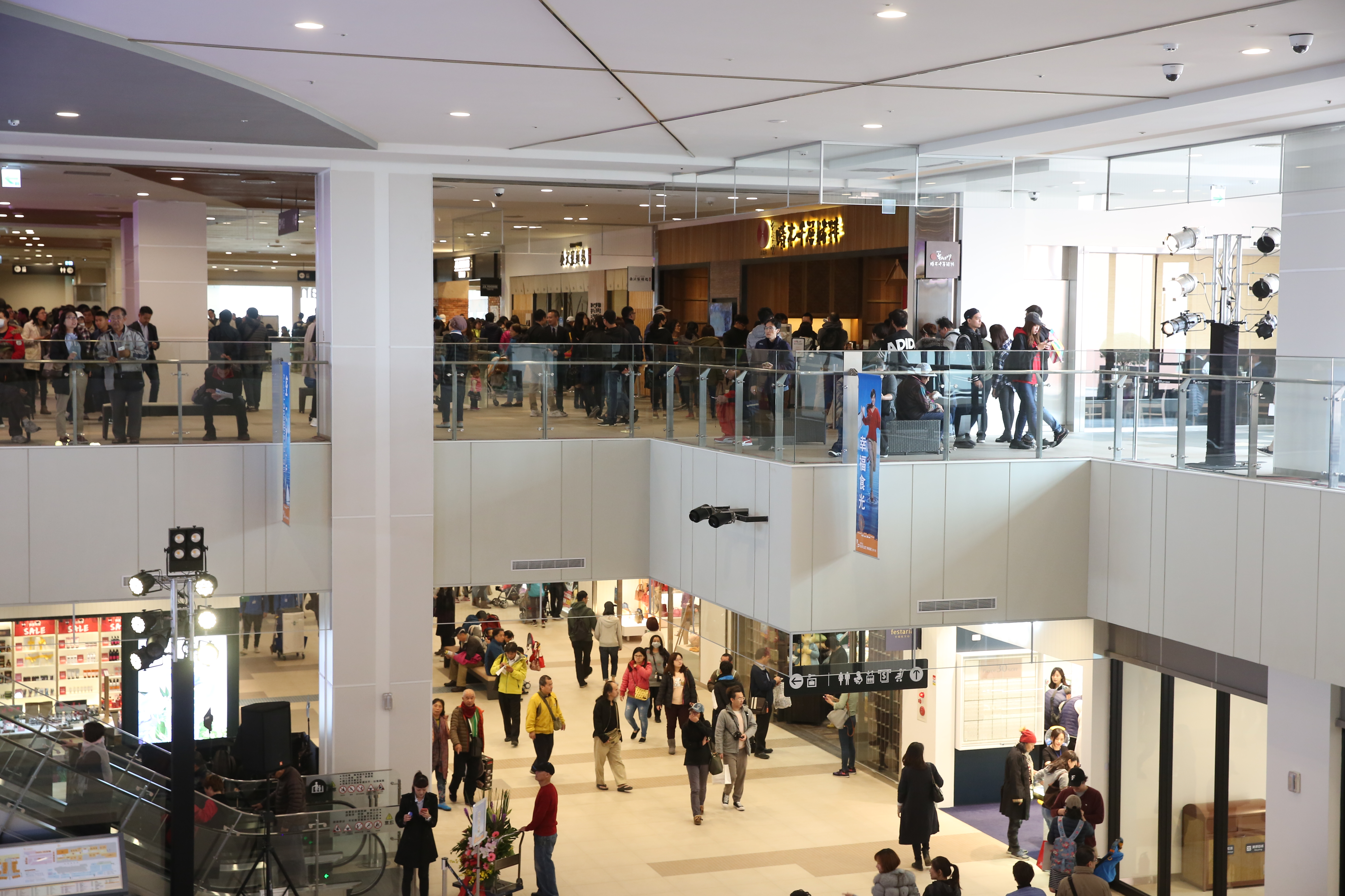 三井OUTLET引進約170個品牌吸人氣，一掃海線冷清景況。