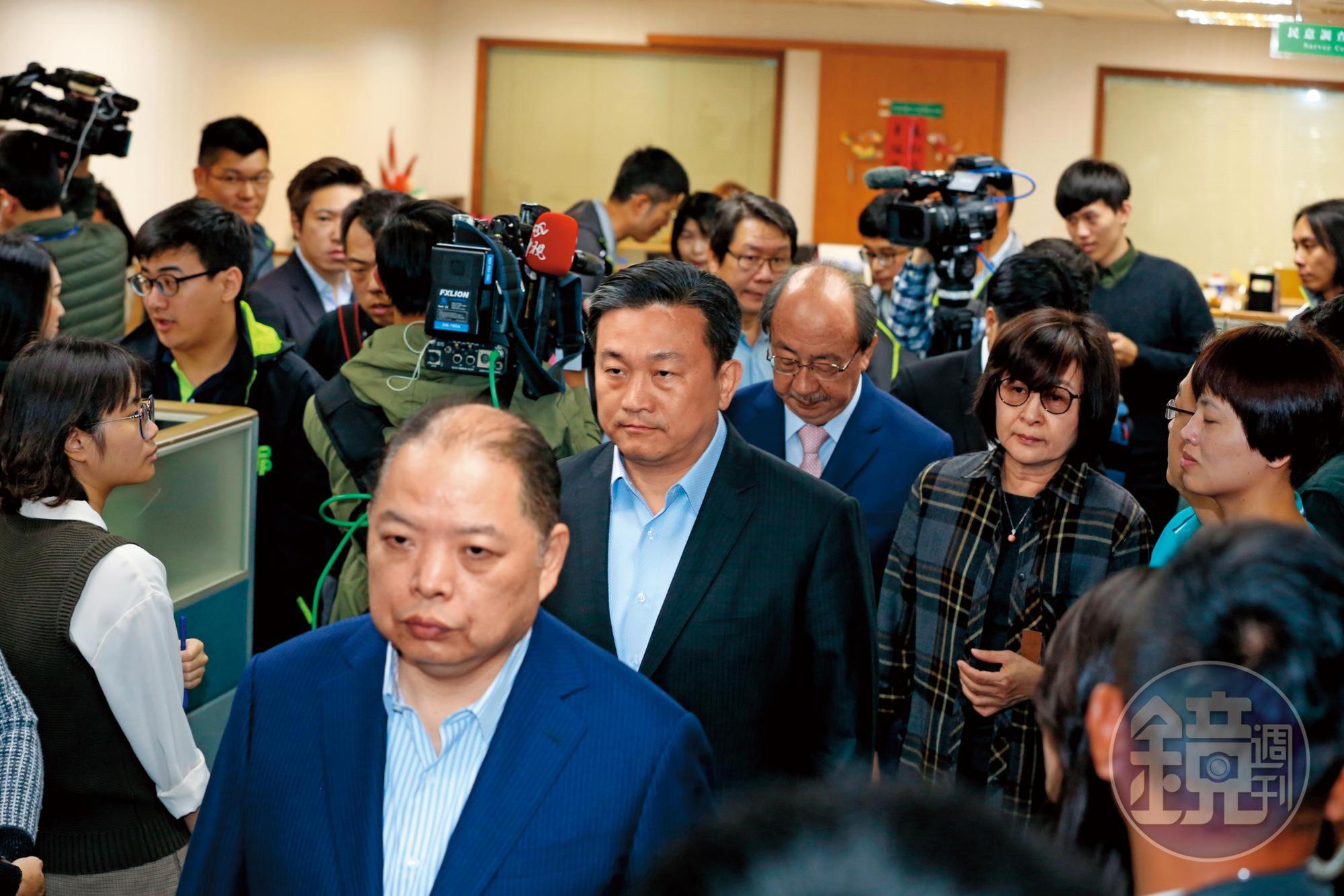 民進黨立委王定宇認為,接替蔡英文的新任黨主席最大挑戰是要讓民進黨「死而復活」,必須從人民的視角執政。