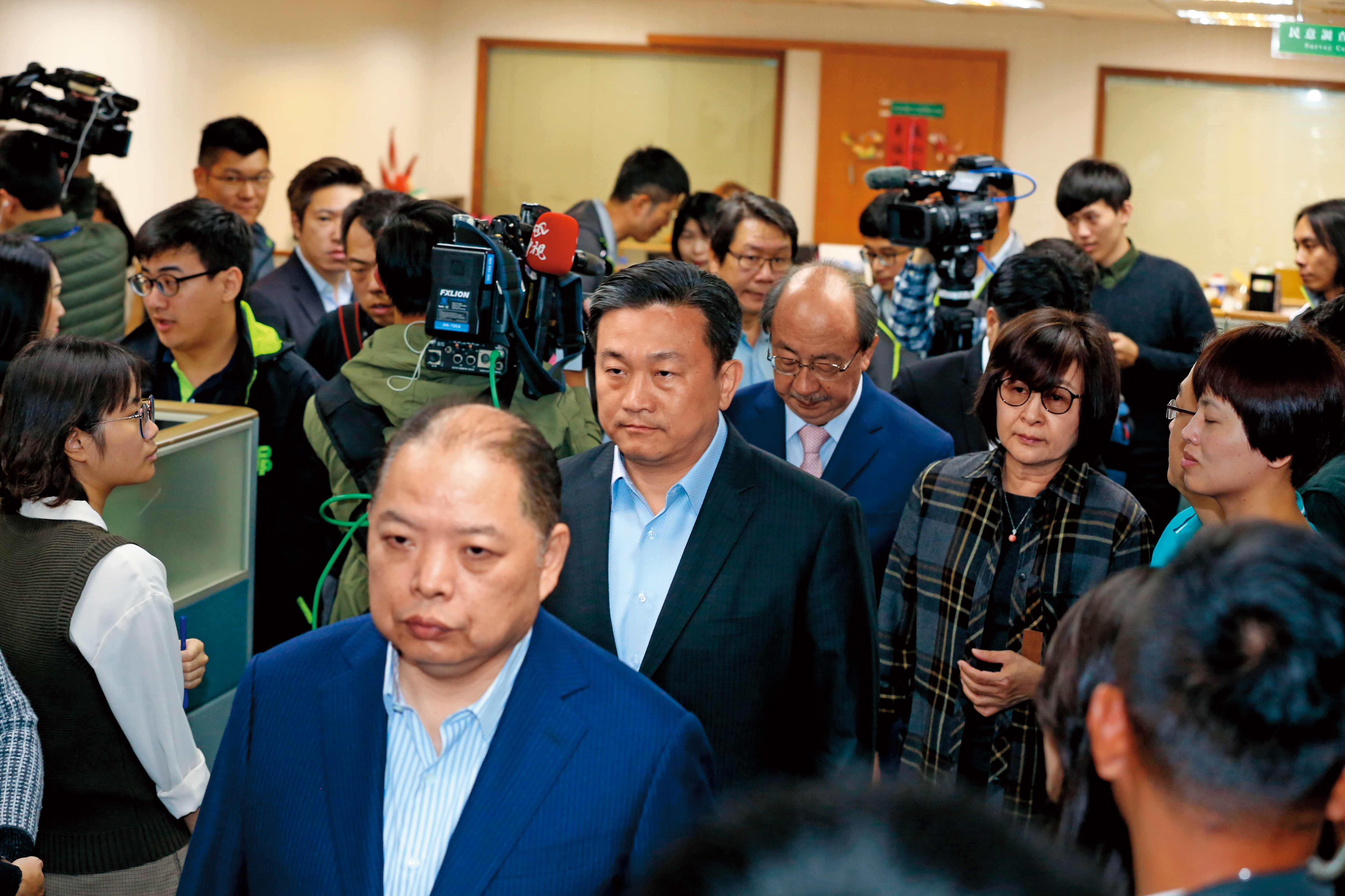 民進黨立委王定宇認為，接替蔡英文的新任黨主席最大挑戰是要讓民進黨「死而復活」，必須從人民的視角執政。