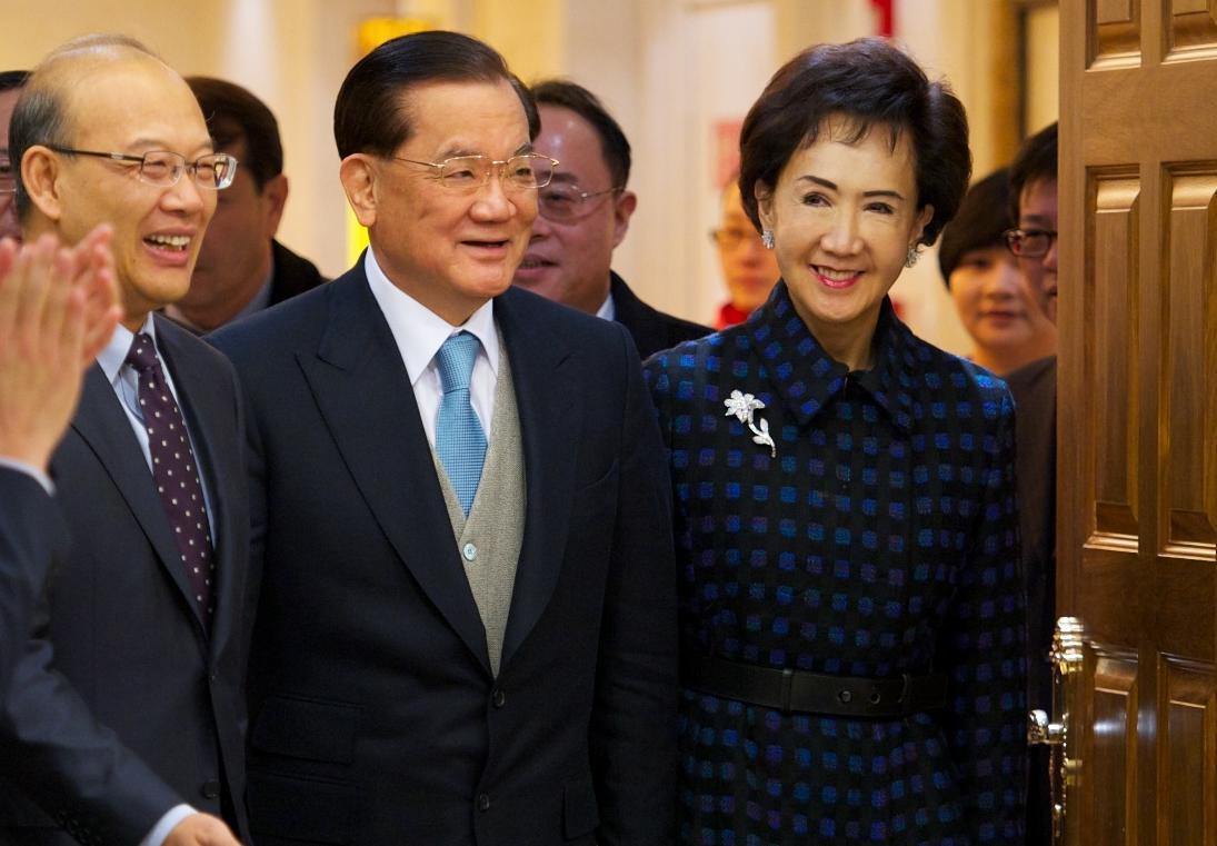 國民黨前主席連戰與夫人連方瑀對寒舍艾美酒店情有獨鍾，不只女兒歸寧宴，連兩人50週年金婚也在此設席。（東方IC）