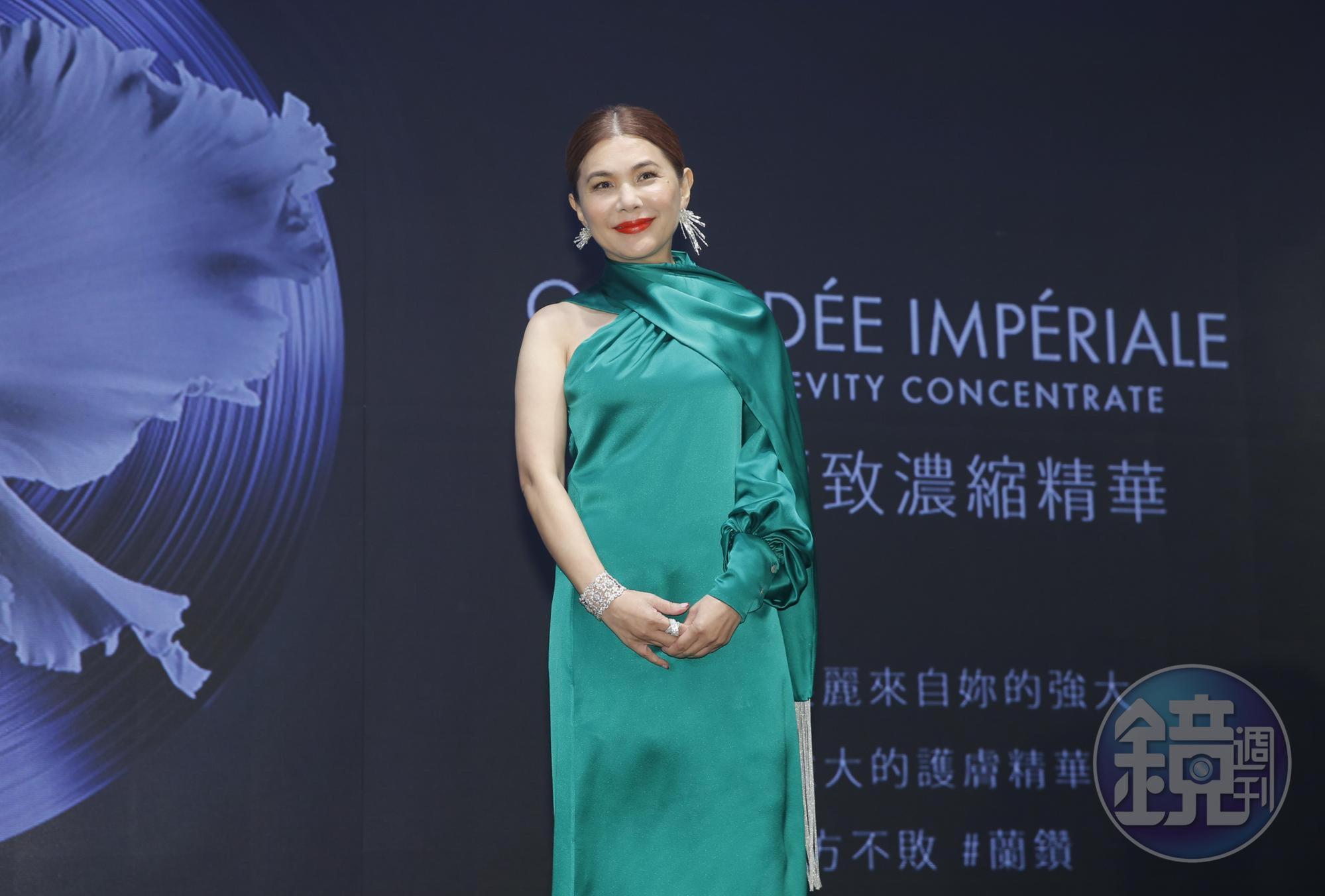 張清芳出席法國嬌蘭(GUERLAIN)蘭鑽極致濃縮精華新品發表會,發表許多女性智慧語錄。