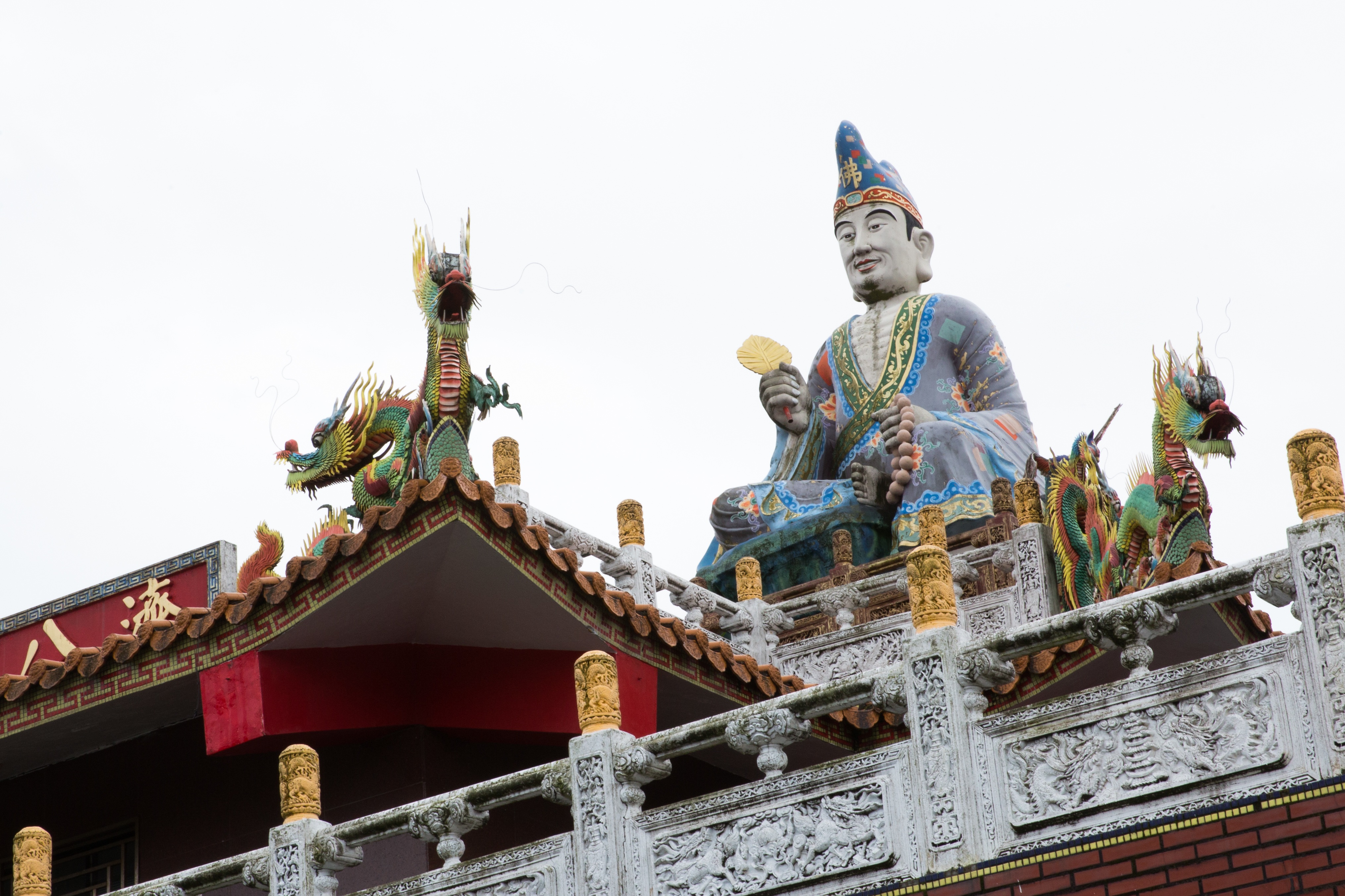 在北海岸一間想要轉型成五路財神廟,卻仍沒有成功引來人潮的廟宇。
