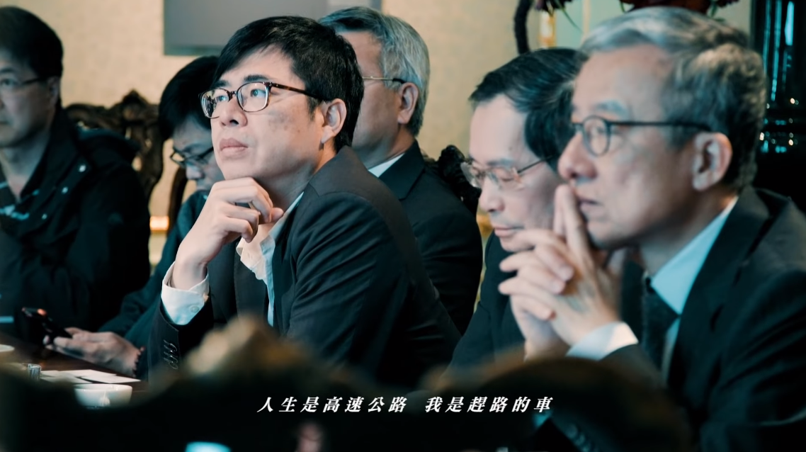 有影像工作者發布一支陳其邁的紀錄片，音樂搭配滅火器樂團歌曲〈長途夜車〉，惹哭許多網友。（翻攝自Dan Tsai YouTube頻道）