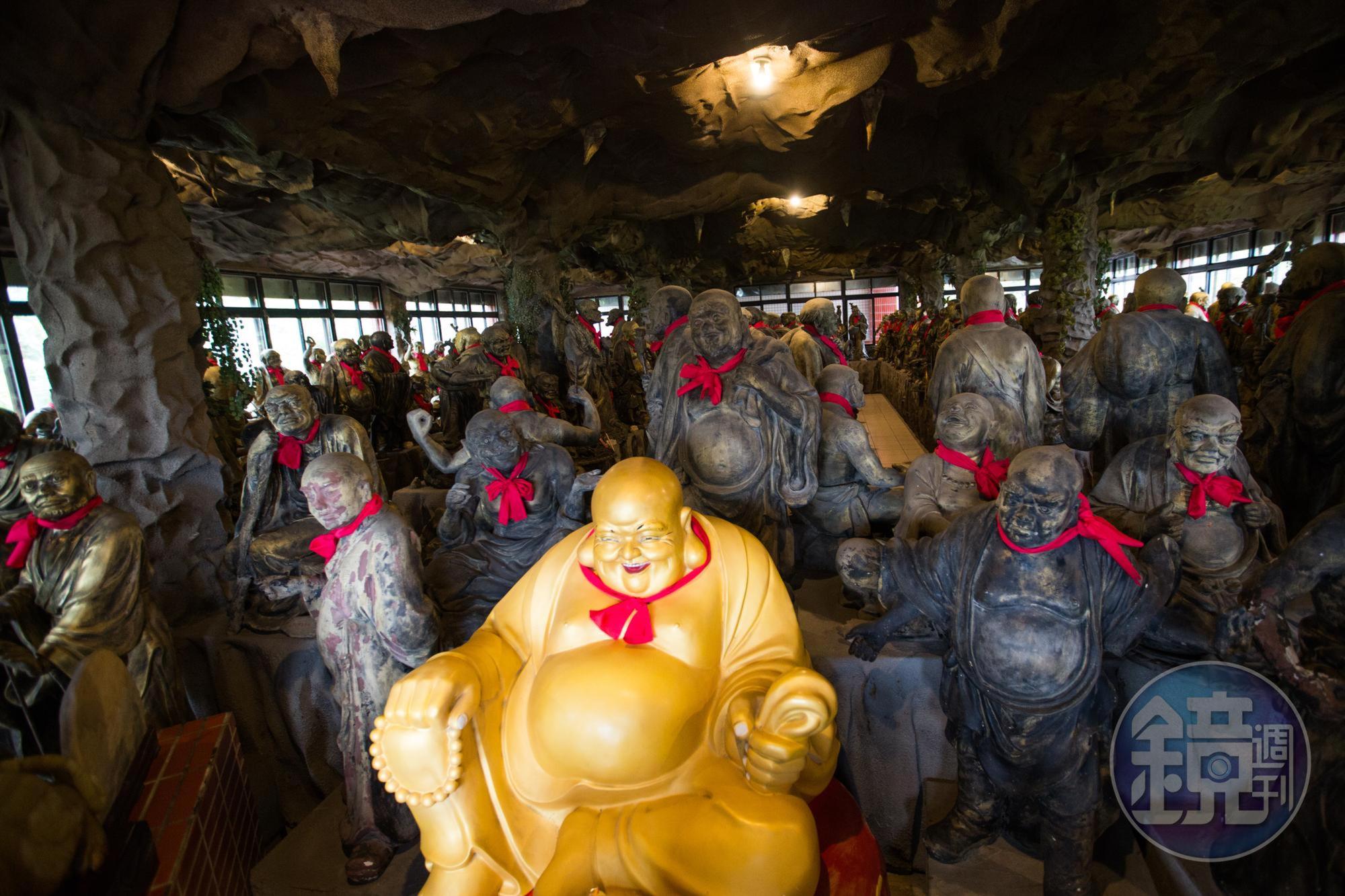 光是羅漢區就有500尊神明雕像,看來壯觀。