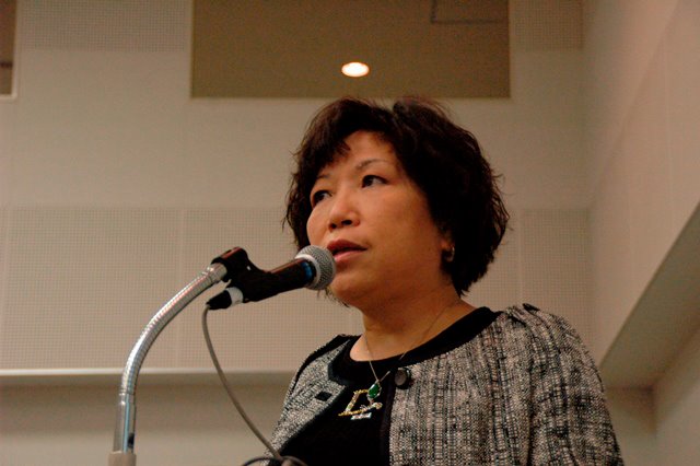 前警大教授為攜肉品入境遭罰的陸配發出不平之鳴。(翻攝葉毓蘭臉書)